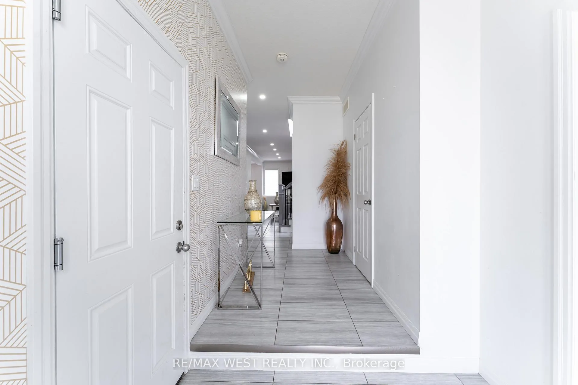 Photo 3 of 301 Freure Drive, Cambridge, Blair Road — HOMEH
