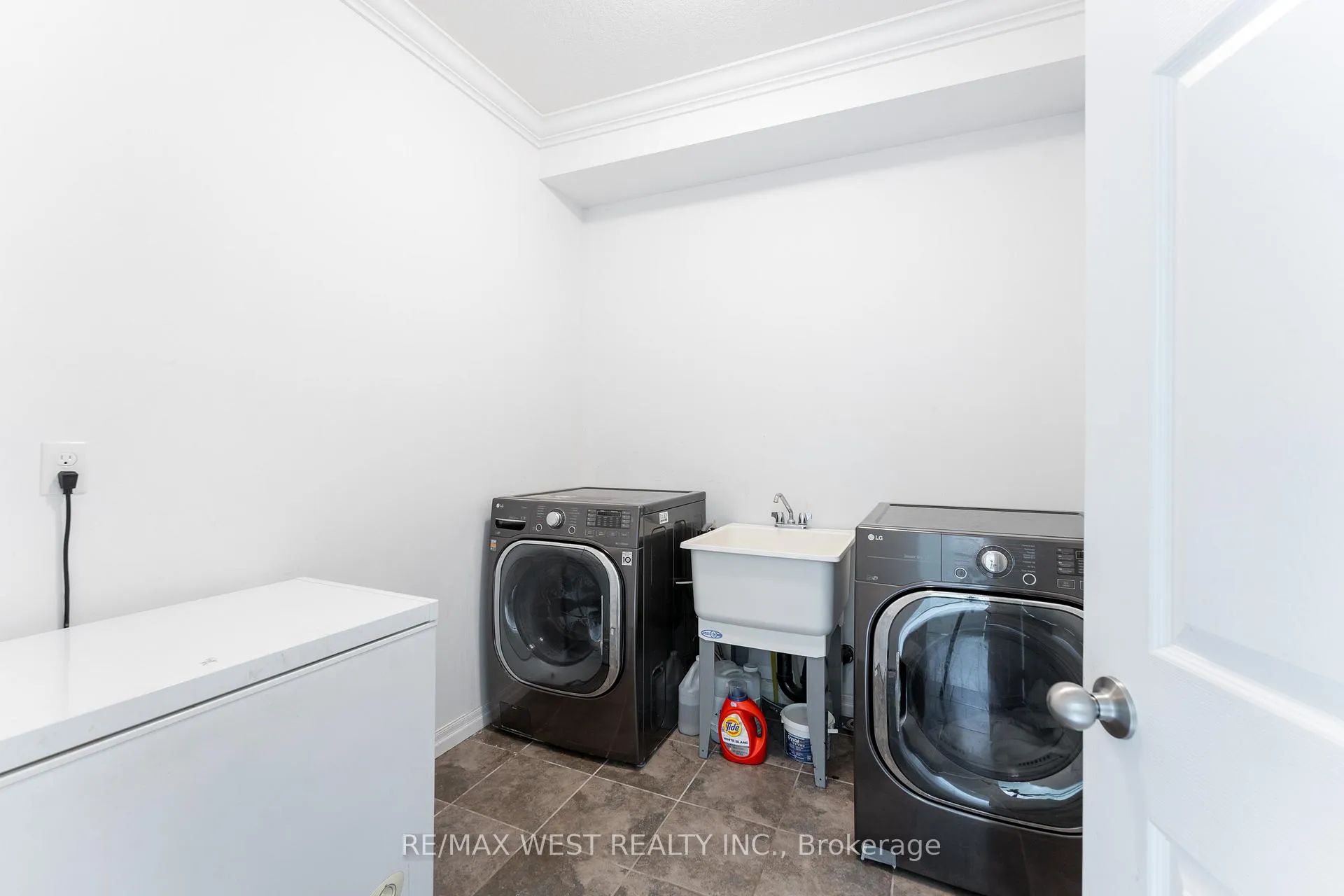 Photo 7 of 301 Freure Drive, Cambridge, Blair Road — HOMEH