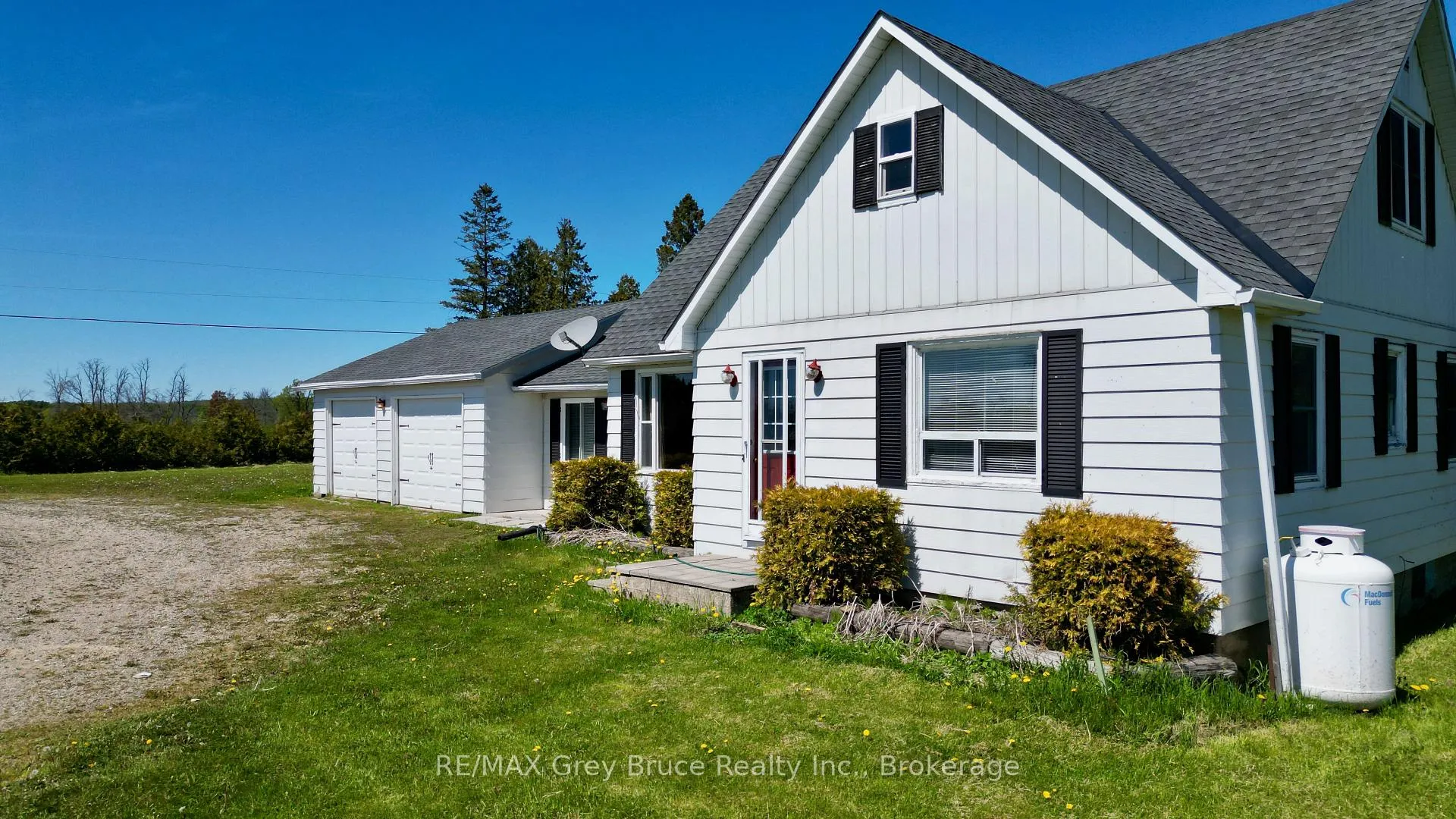 Front of 114 Lindsay Road 5