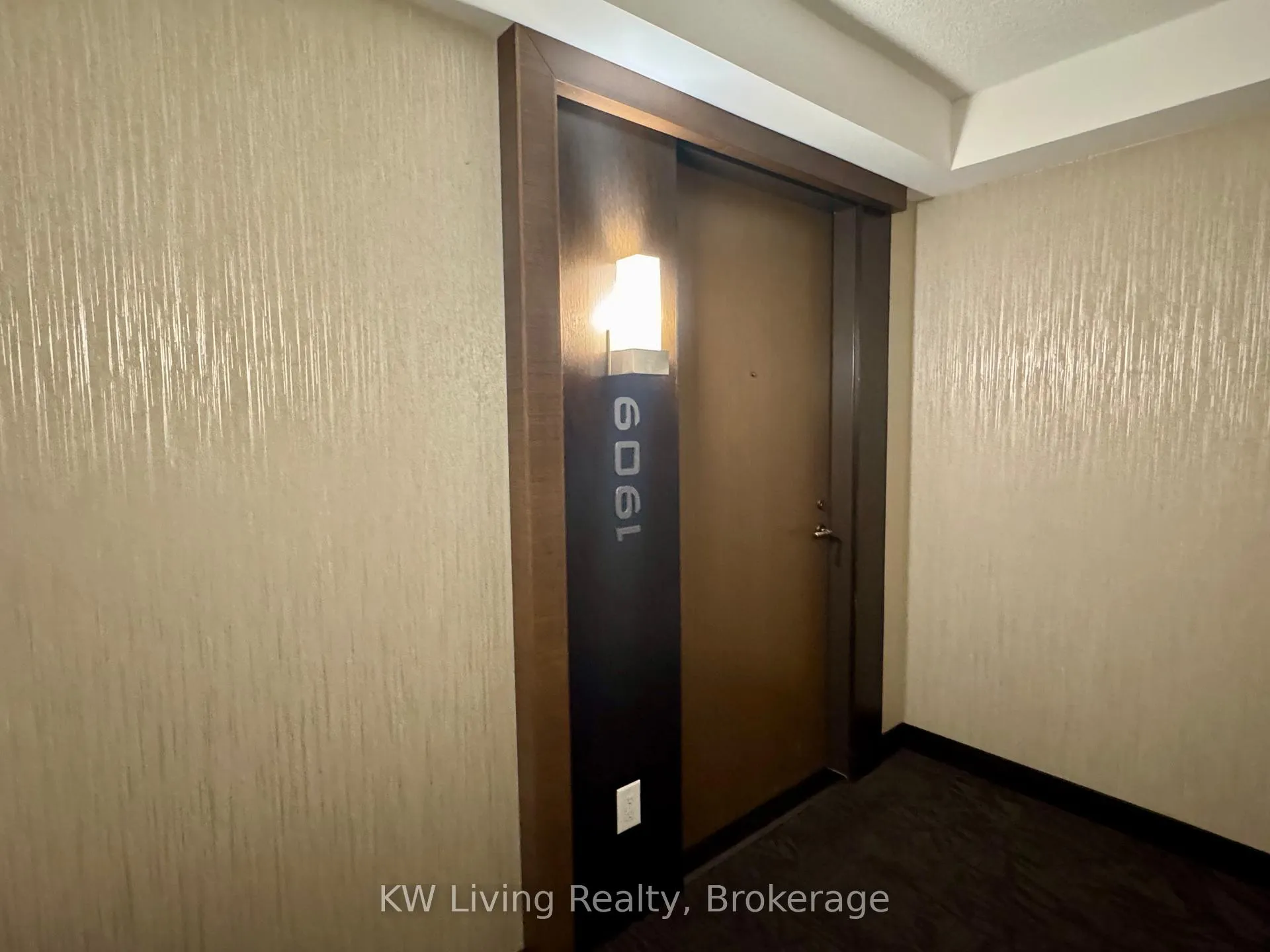 Photo 4 of Unit 1909, 1 Uptown Drive, Markham, Unionville — HOMEH
