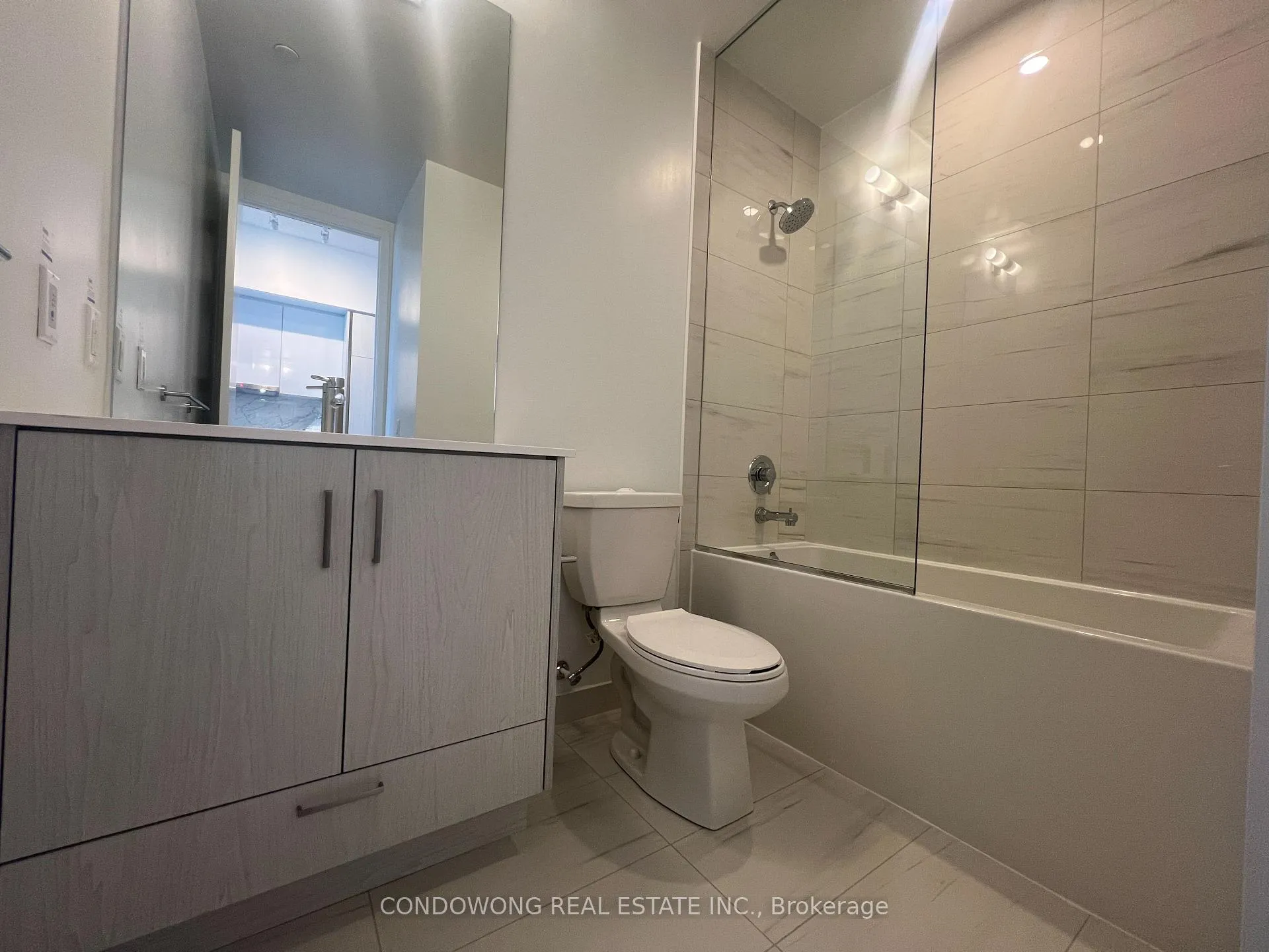 Photo 6 of Unit 2516, 180 Front Street E, Toronto, Moss Park — HOMEH