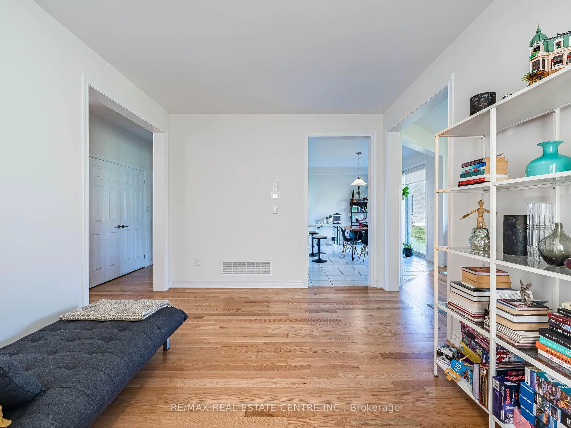 Photo 13 of 192 Miyako Court, Oshawa, Windfields — HOMEH