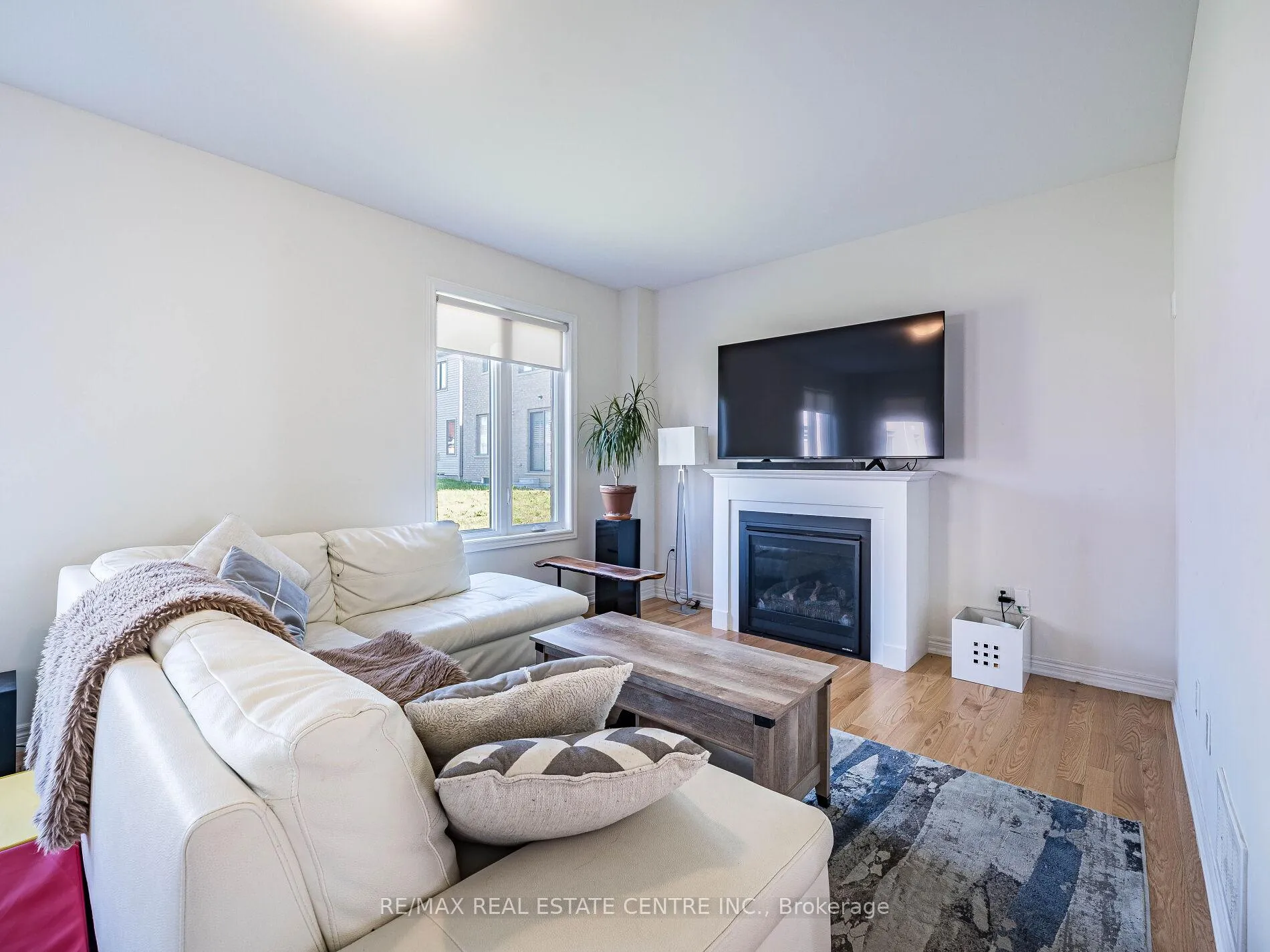 Photo 14 of 192 Miyako Court, Oshawa, Windfields — HOMEH