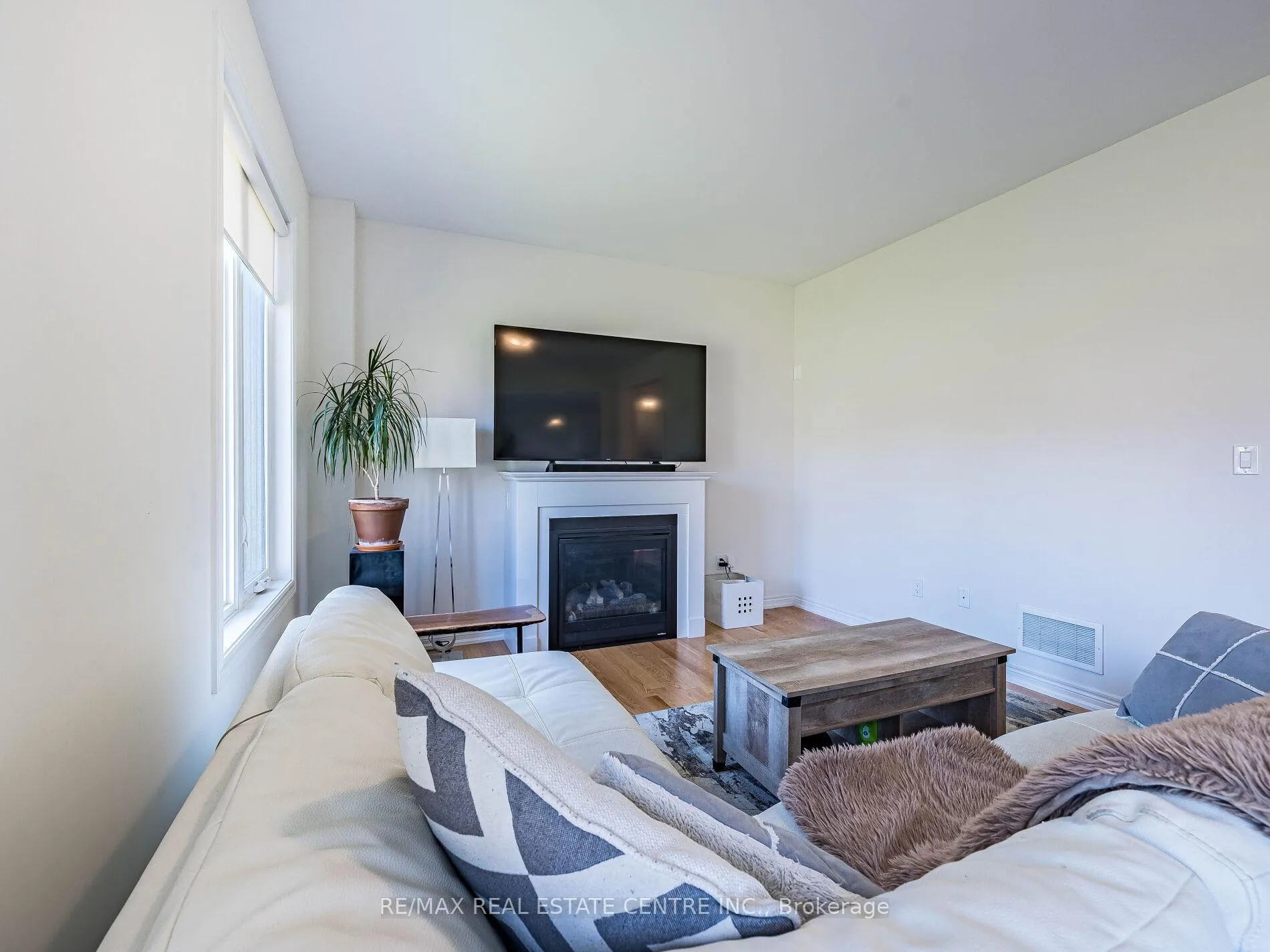 Photo 15 of 192 Miyako Court, Oshawa, Windfields — HOMEH