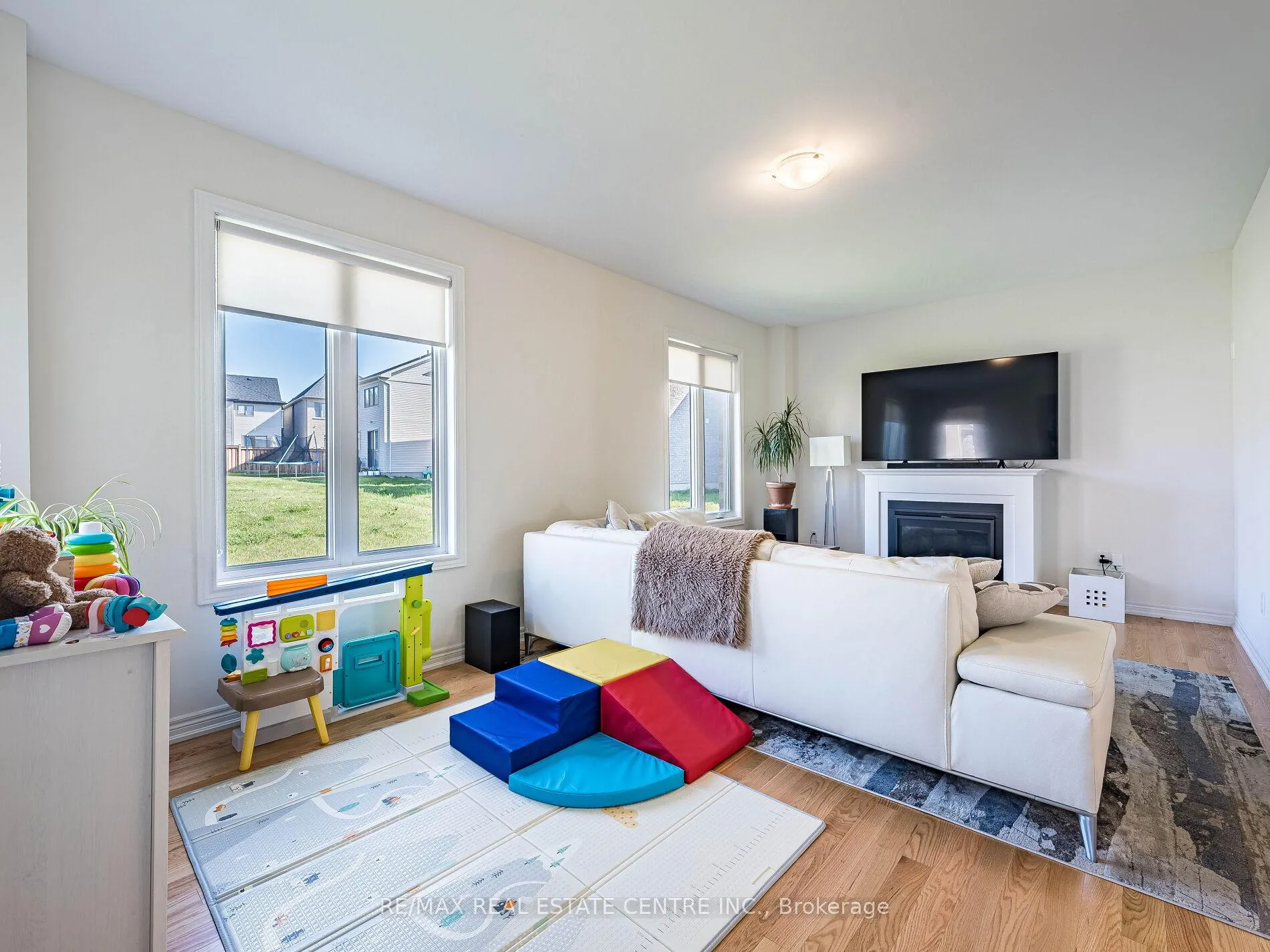 Photo 18 of 192 Miyako Court, Oshawa, Windfields — HOMEH