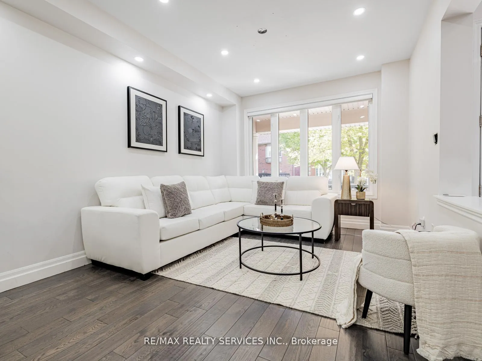 Photo 7 of 28 Siena Drive, Vaughan, Vellore Village — HOMEH