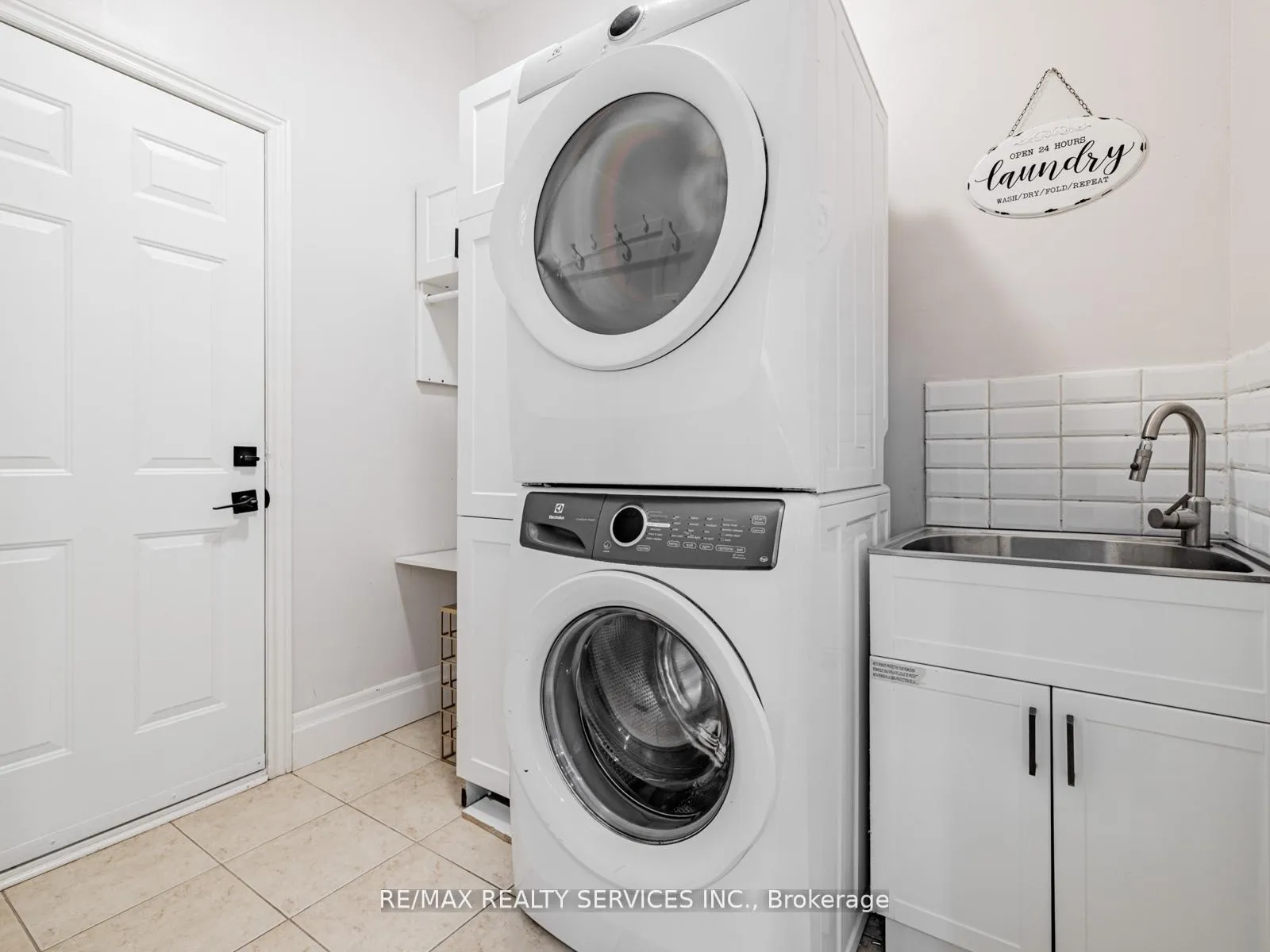 Photo 14 of 28 Siena Drive, Vaughan, Vellore Village — HOMEH