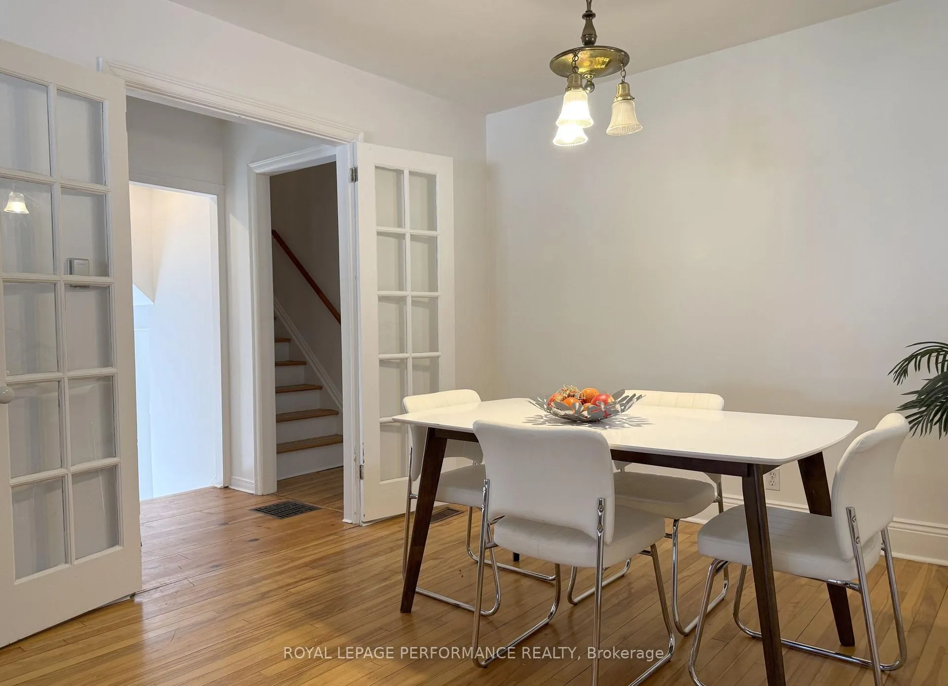 Photo 10 of 152 Ivy Crescent, Ottawa, Lindenlea — HOMEH