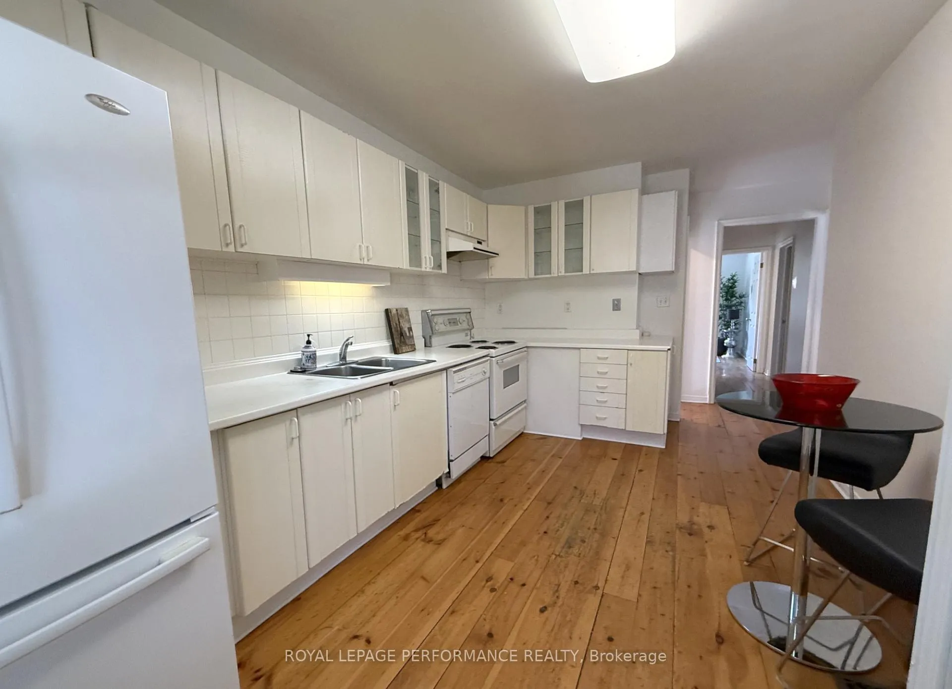 Photo 12 of 152 Ivy Crescent, Ottawa, Lindenlea — HOMEH