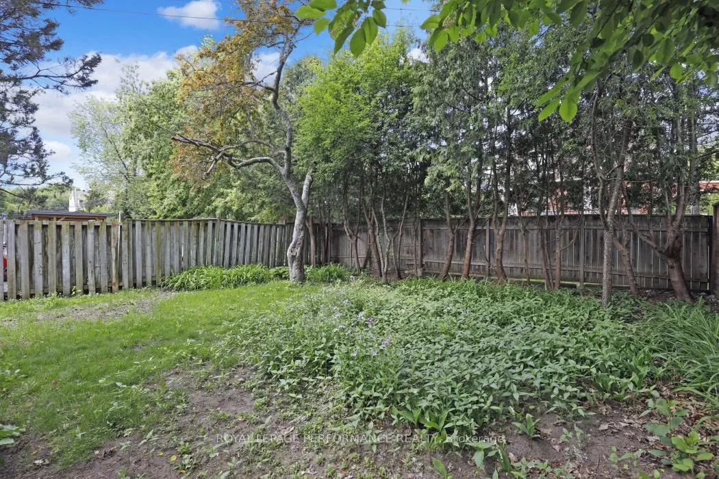Photo 37 of 152 Ivy Crescent, Ottawa, Lindenlea — HOMEH