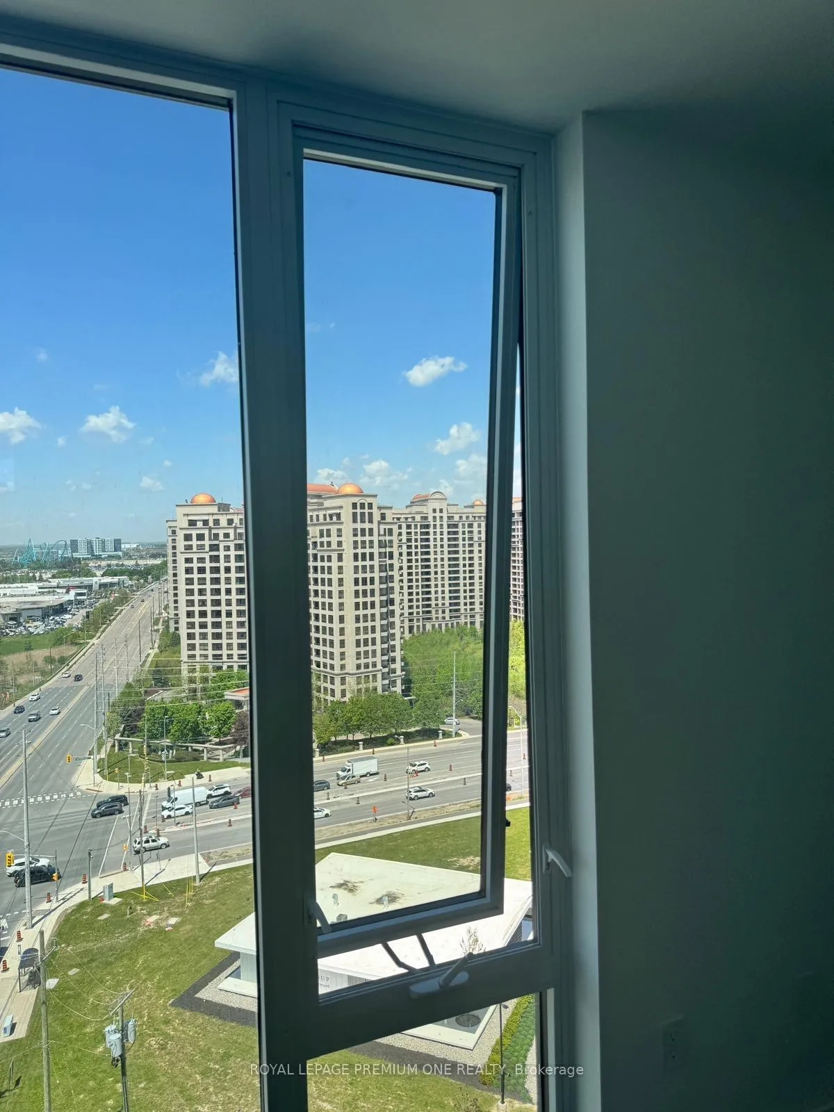 Photo 1 of Unit 1325, 498 Caldari Road, Vaughan, Concord — HOMEH