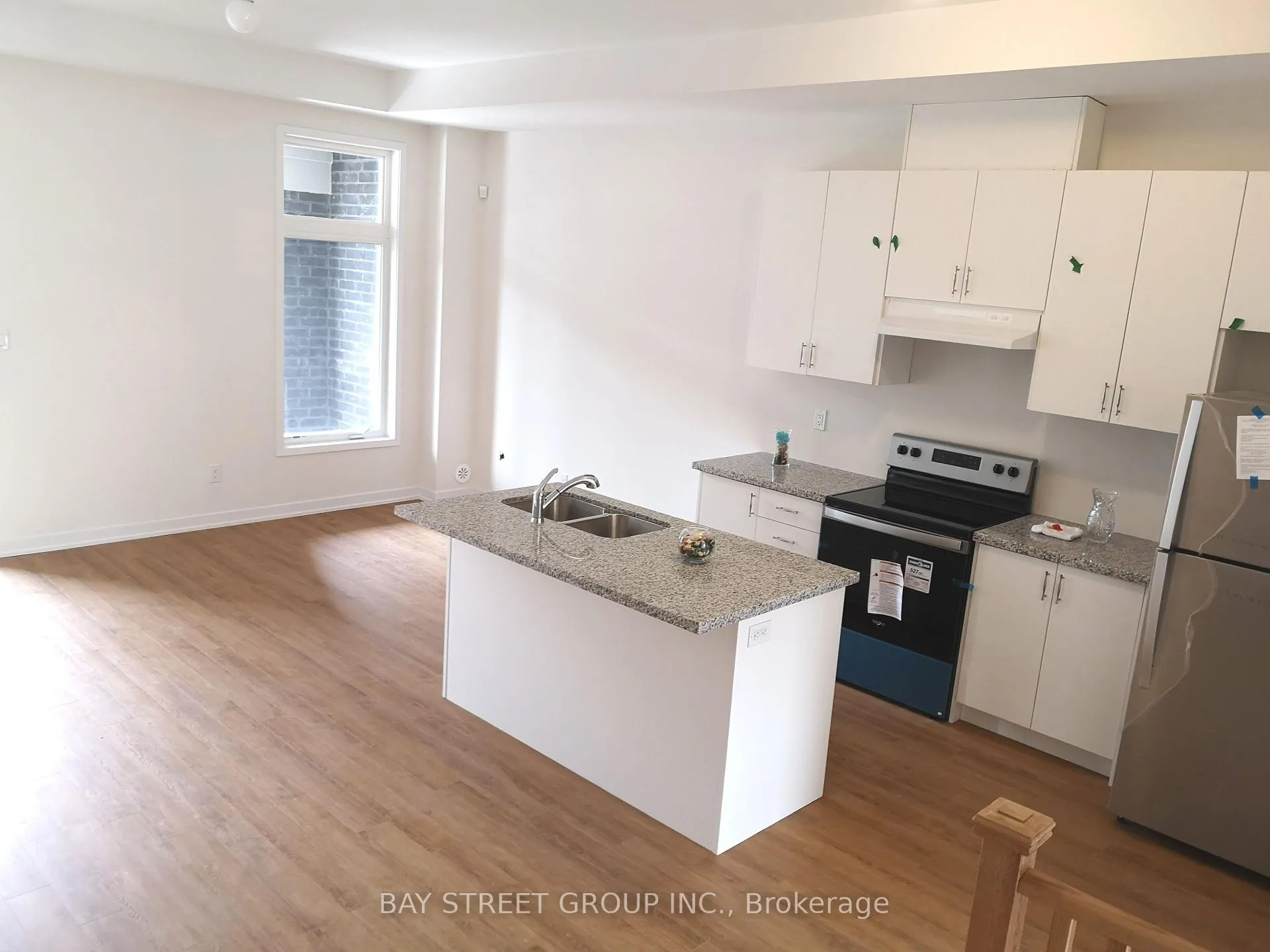 Photo 6 of 42 Armillo Place, Markham, Wismer — HOMEH