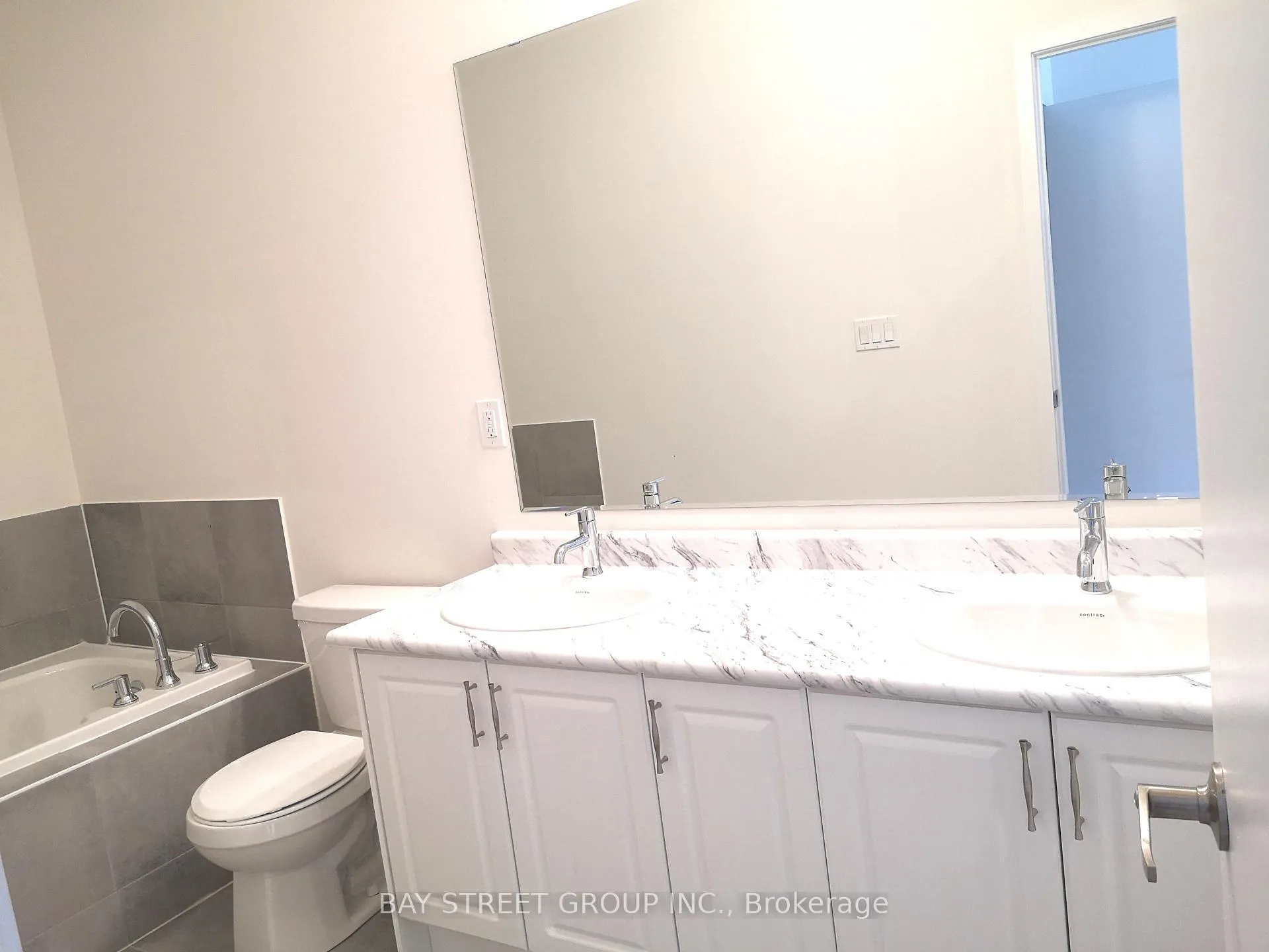 Photo 23 of 42 Armillo Place, Markham, Wismer — HOMEH