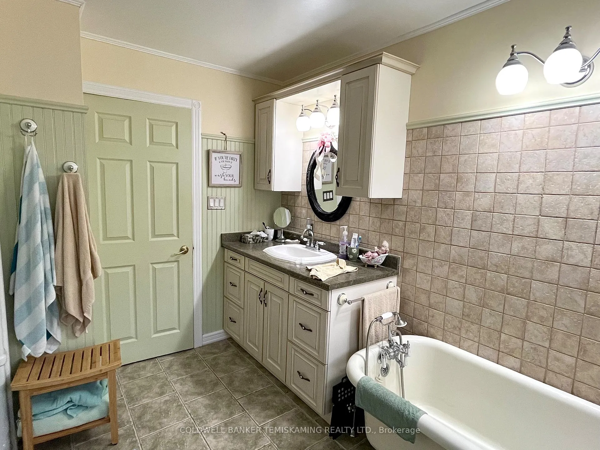 Photo 17 of 20 Bay Street, Englehart, Central Timiskaming — HOMEH