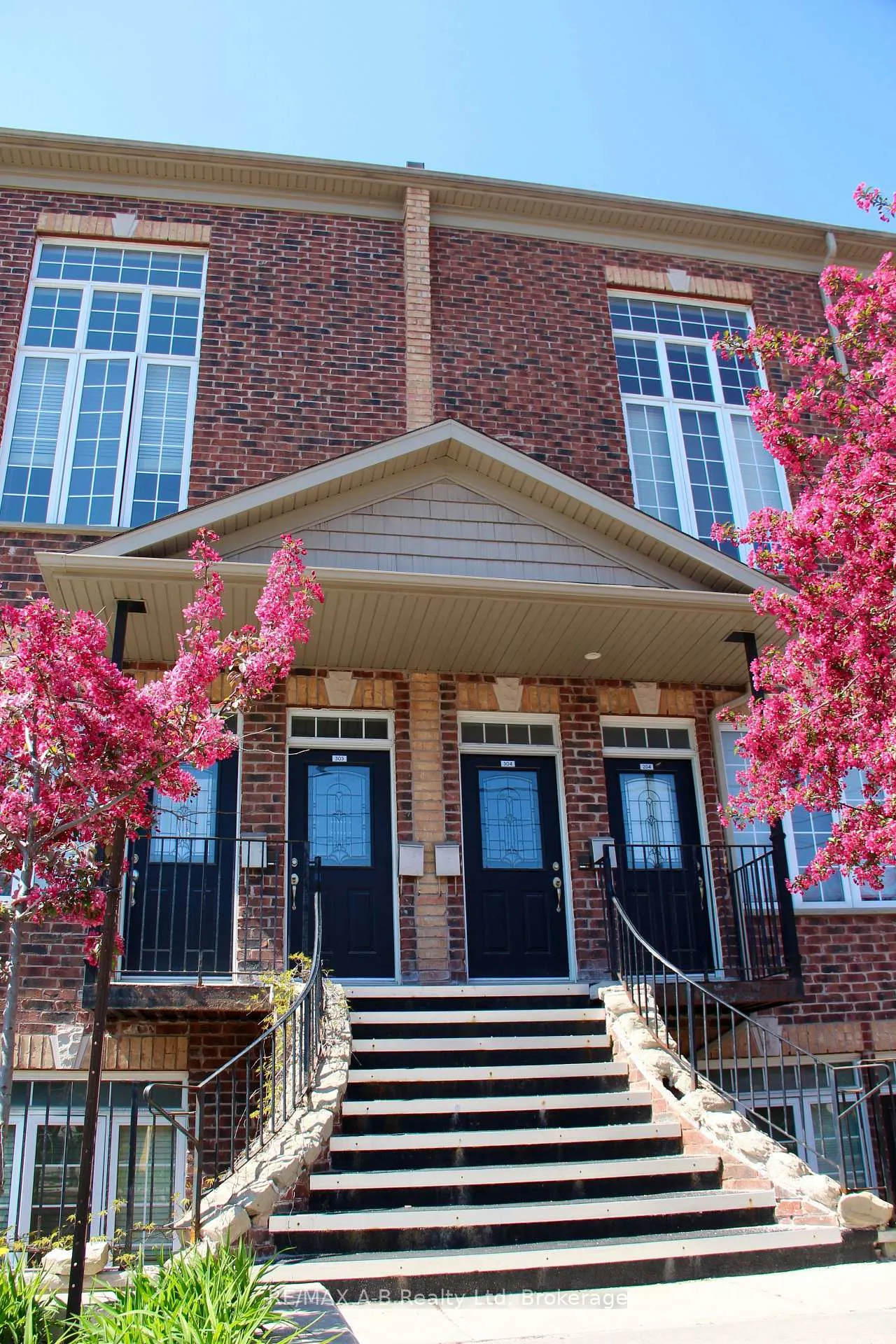 Photo 1 of Unit 204, 555 King Street E, Kitchener, King East — HOMEH