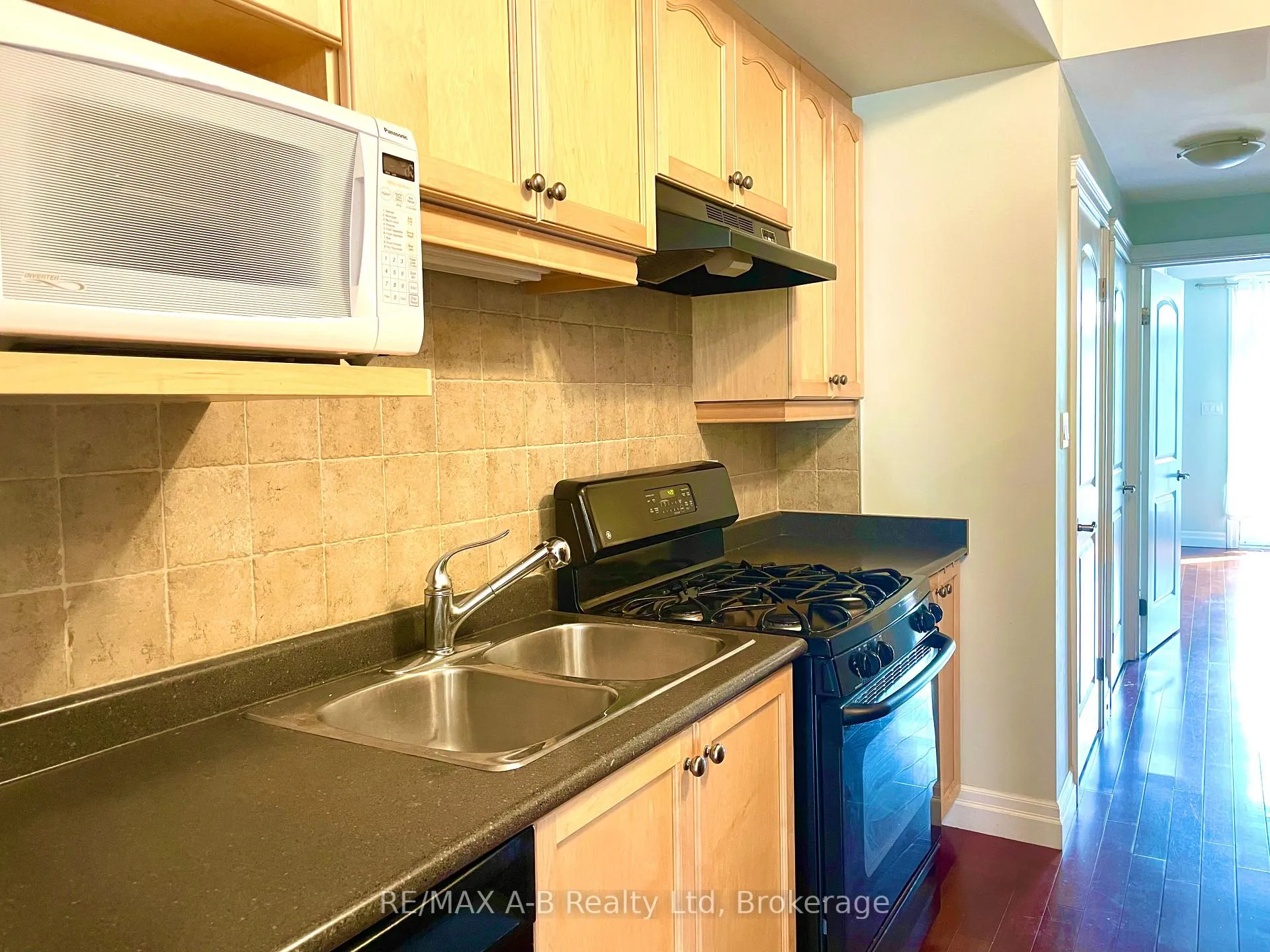 Photo 6 of Unit 204, 555 King Street E, Kitchener, King East — HOMEH
