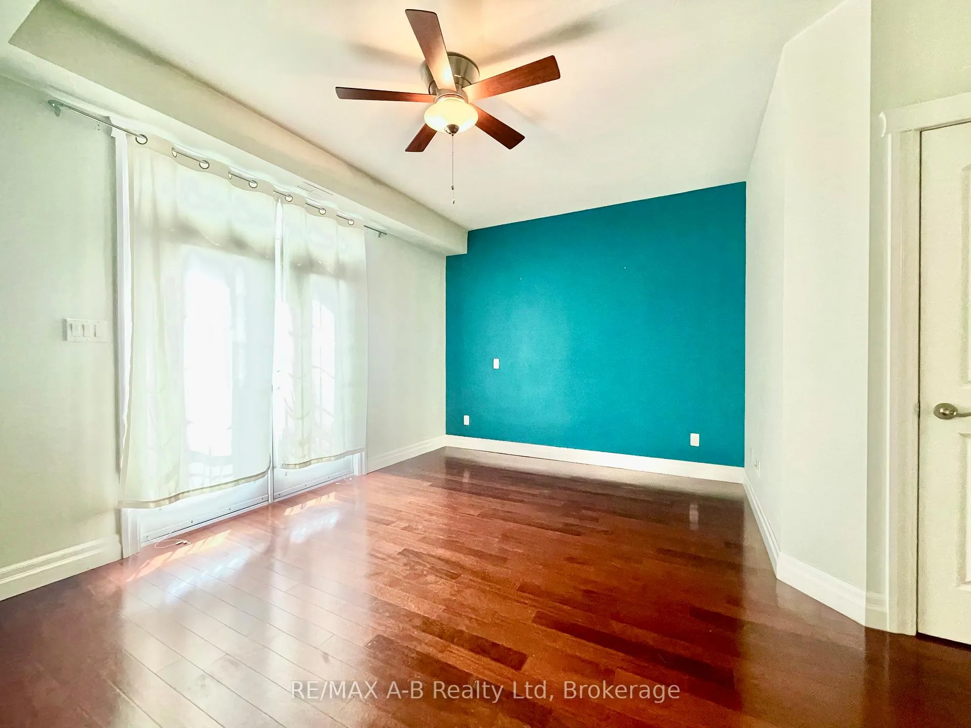 Photo 7 of Unit 204, 555 King Street E, Kitchener, King East — HOMEH