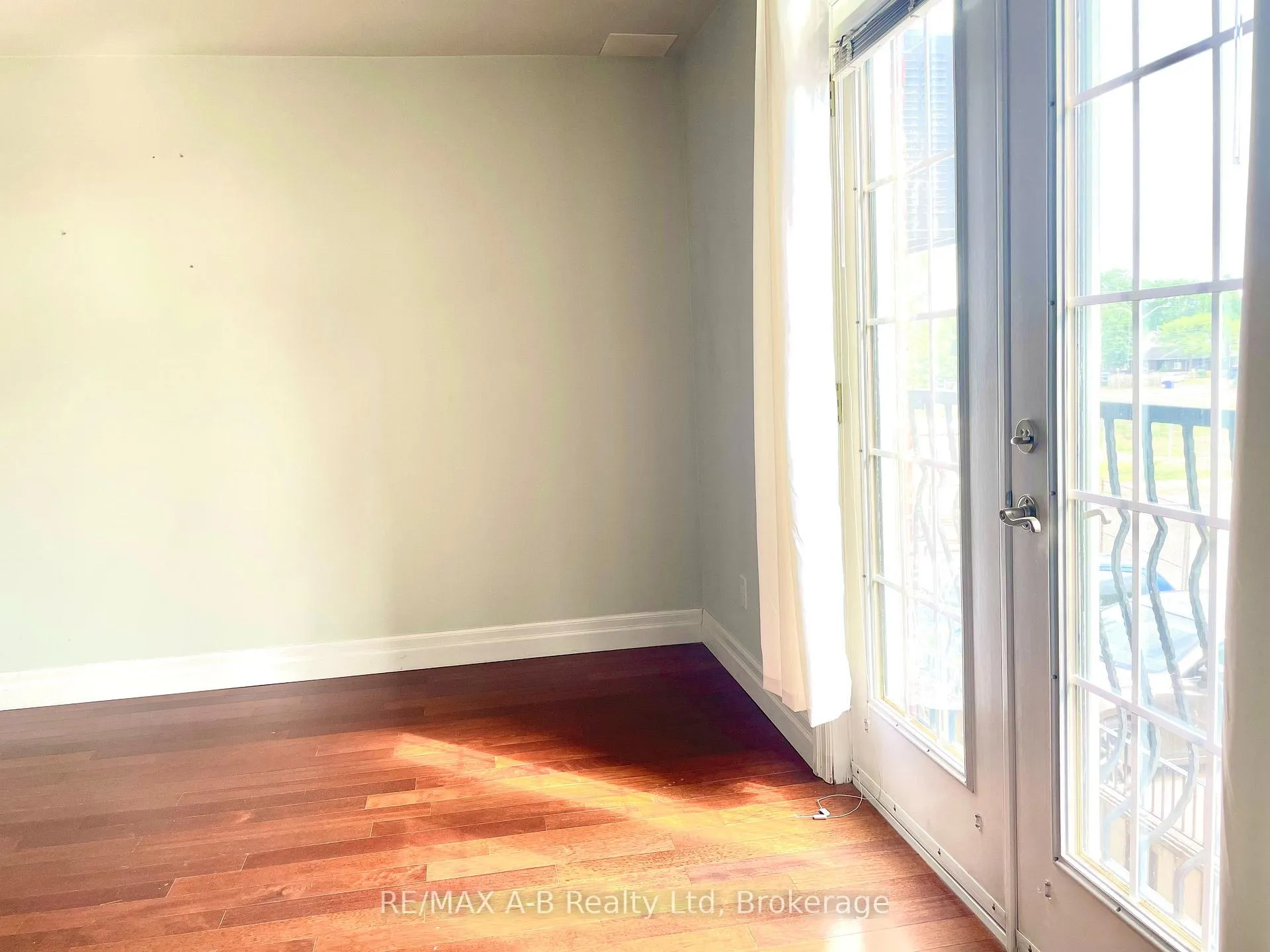 Photo 9 of Unit 204, 555 King Street E, Kitchener, King East — HOMEH