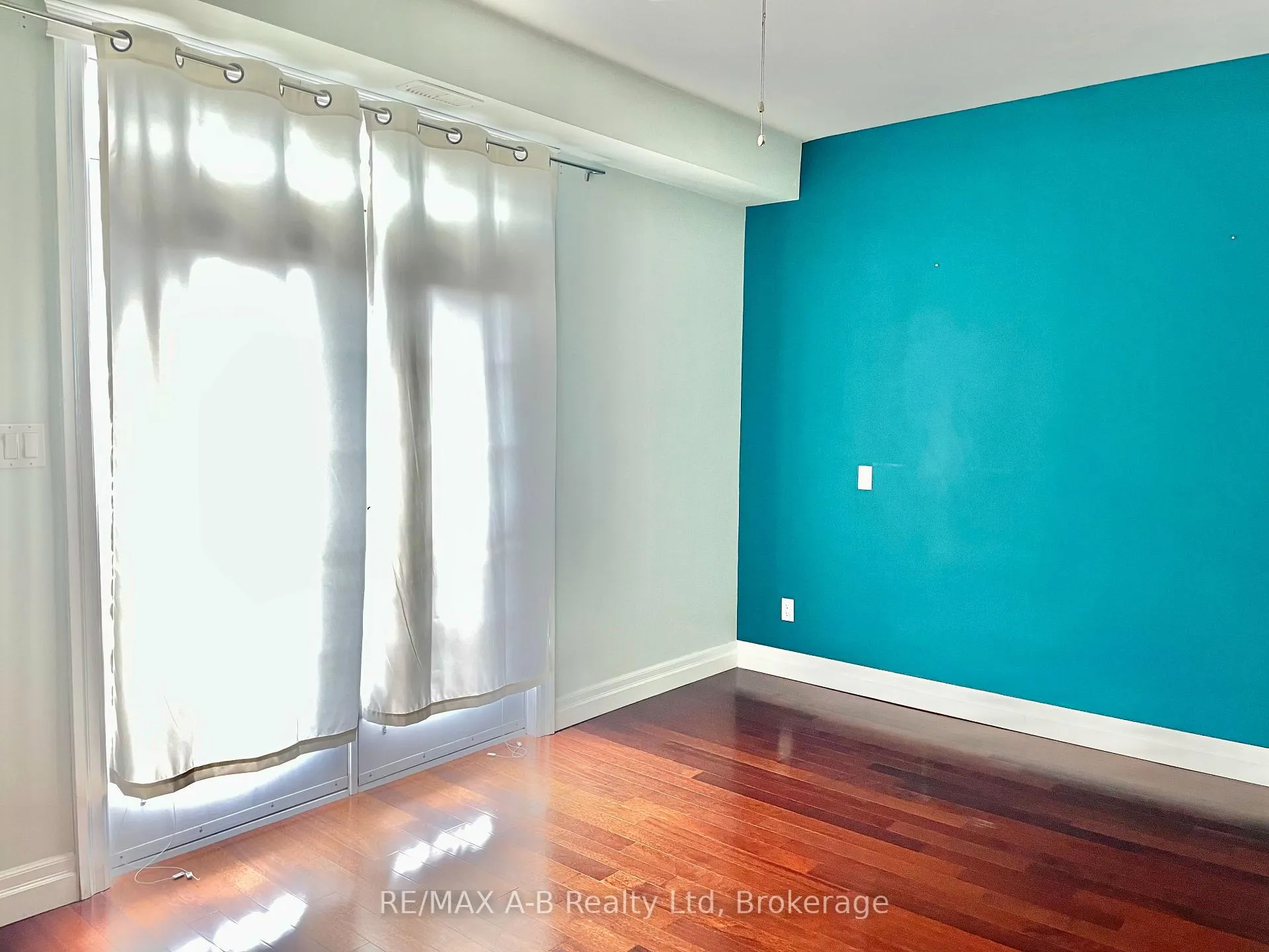 Photo 11 of Unit 204, 555 King Street E, Kitchener, King East — HOMEH