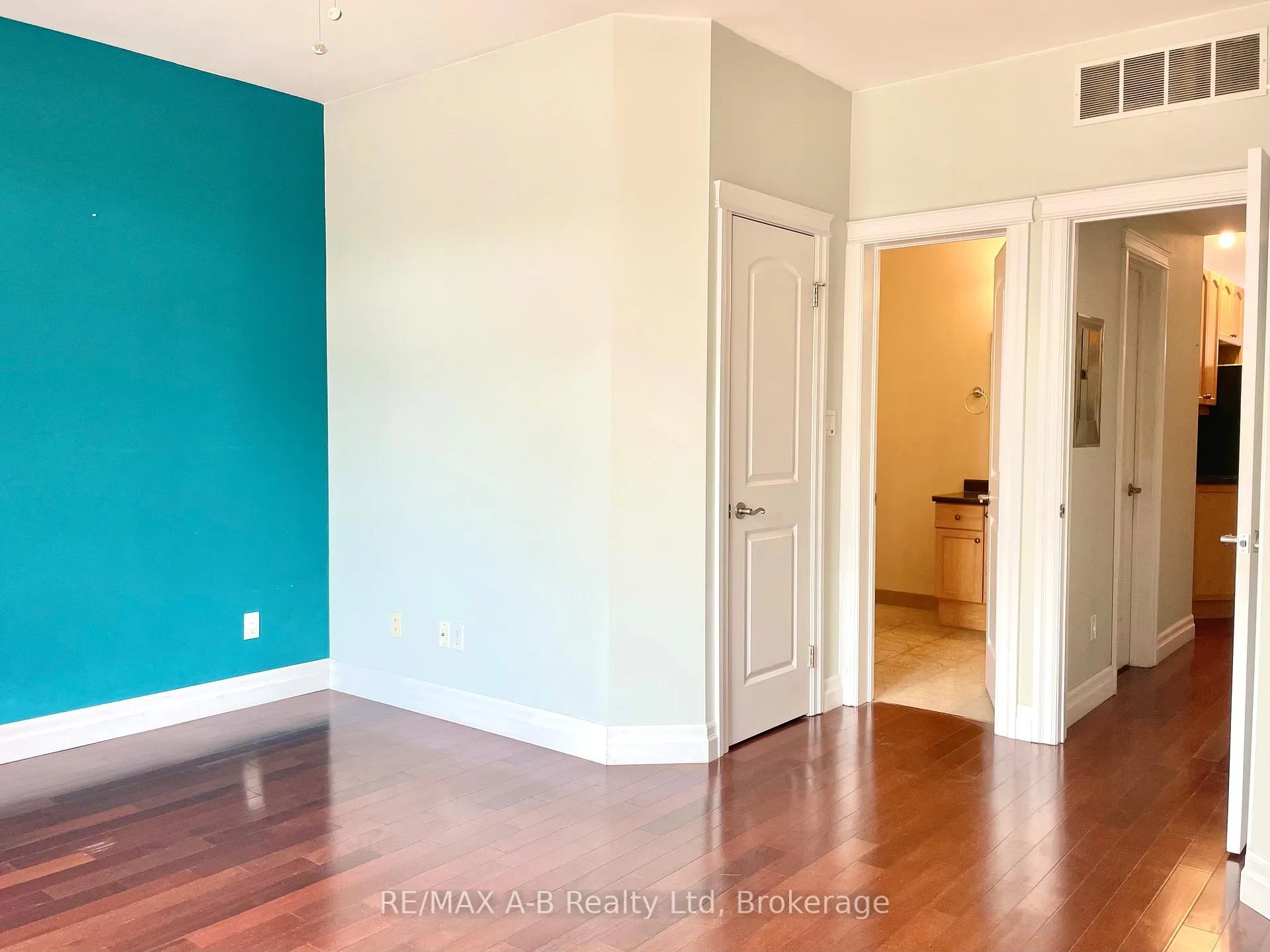 Photo 12 of Unit 204, 555 King Street E, Kitchener, King East — HOMEH