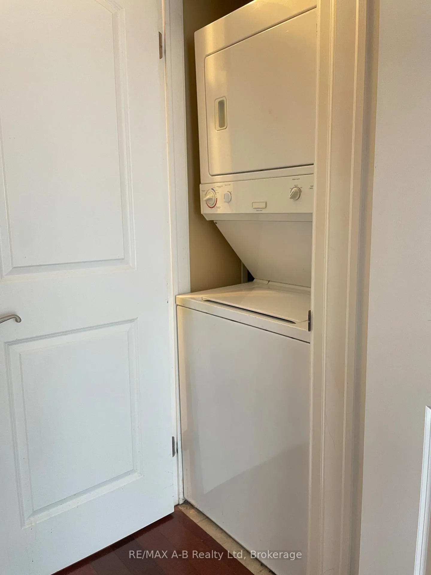 Photo 15 of Unit 204, 555 King Street E, Kitchener, King East — HOMEH