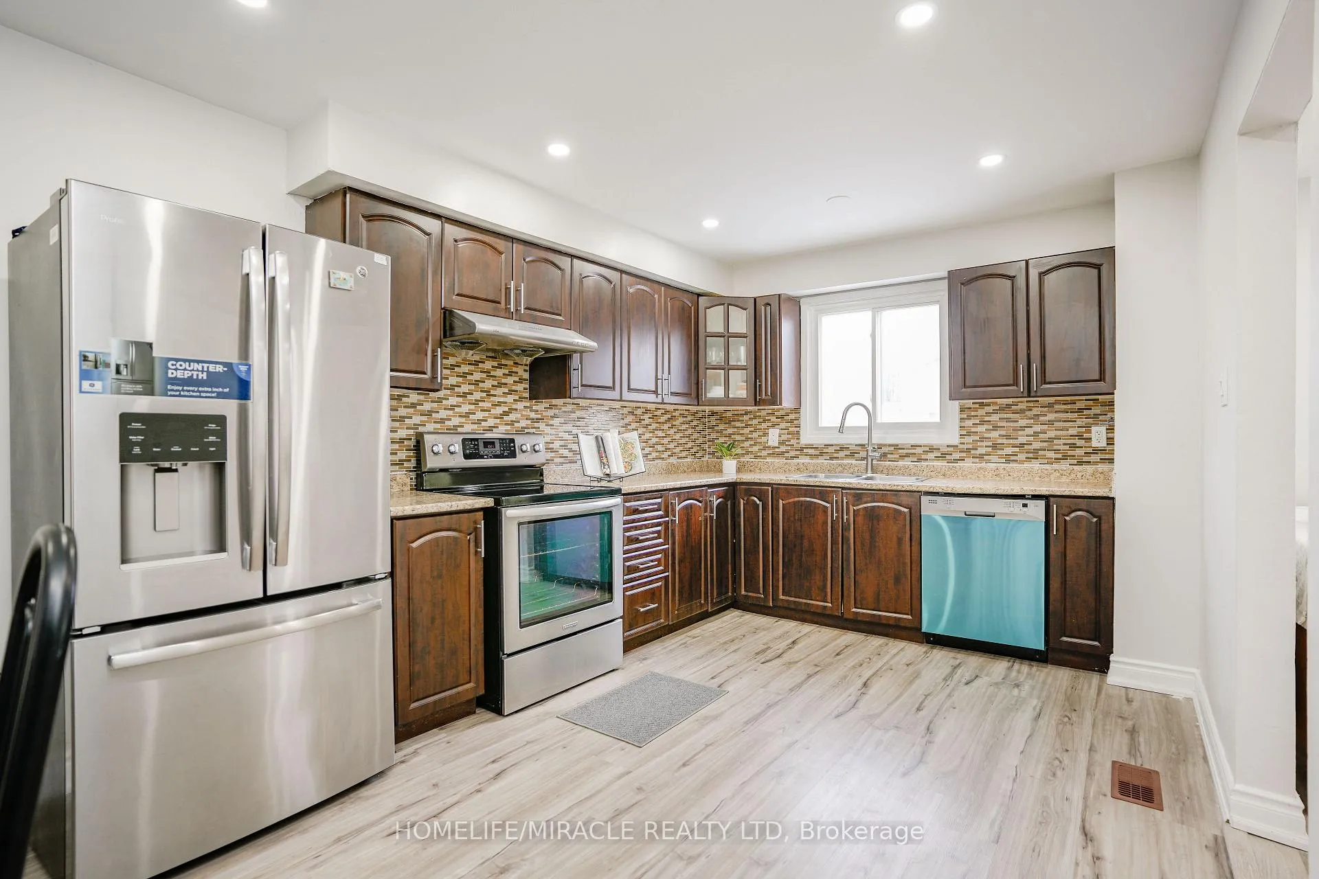 Photo 1 of 15 Heatherside Court, Brampton, Central Park — HOMEH