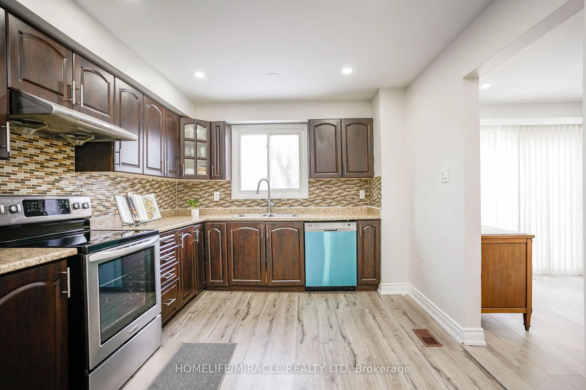 Photo 6 of 15 Heatherside Court, Brampton, Central Park — HOMEH