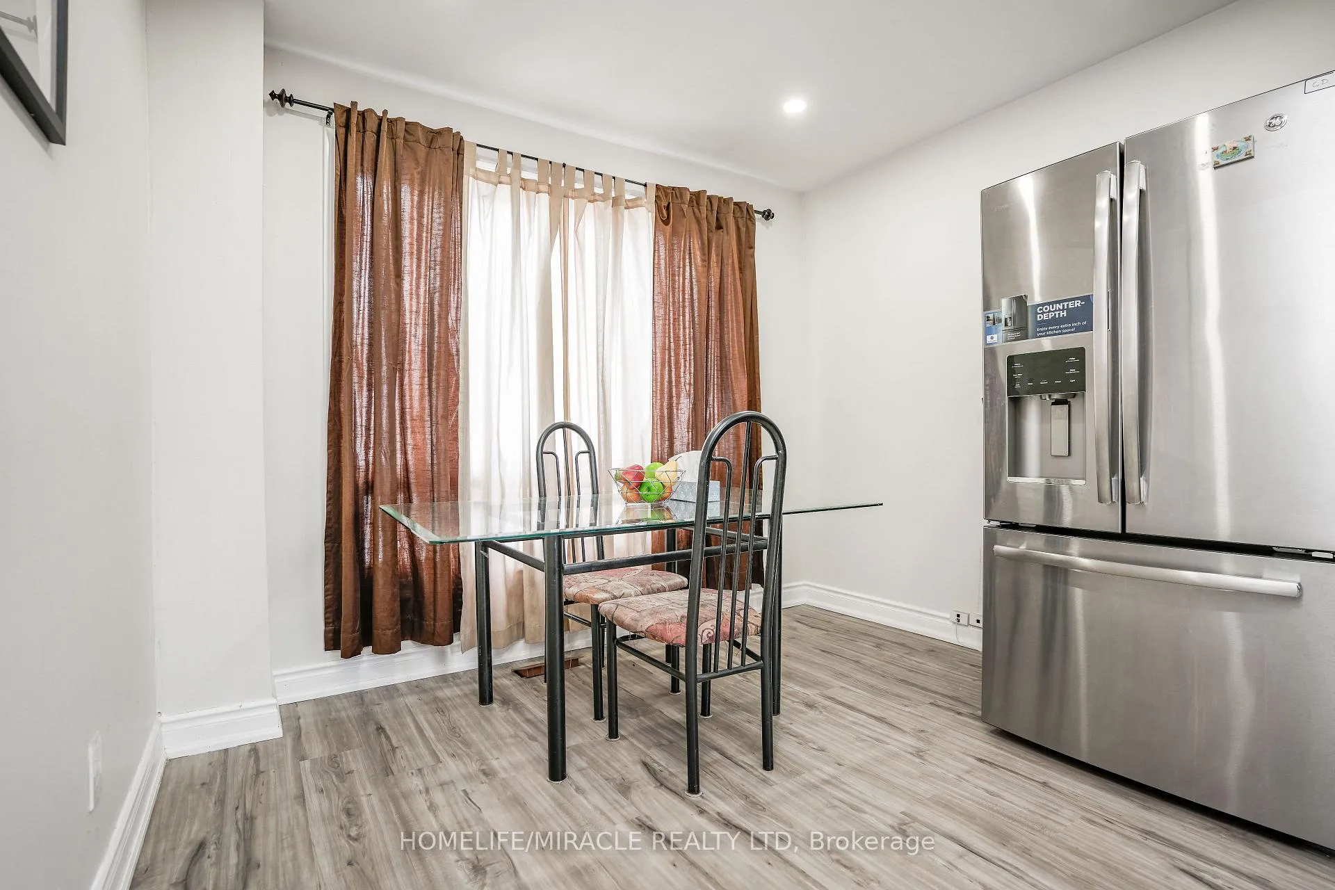 Photo 8 of 15 Heatherside Court, Brampton, Central Park — HOMEH
