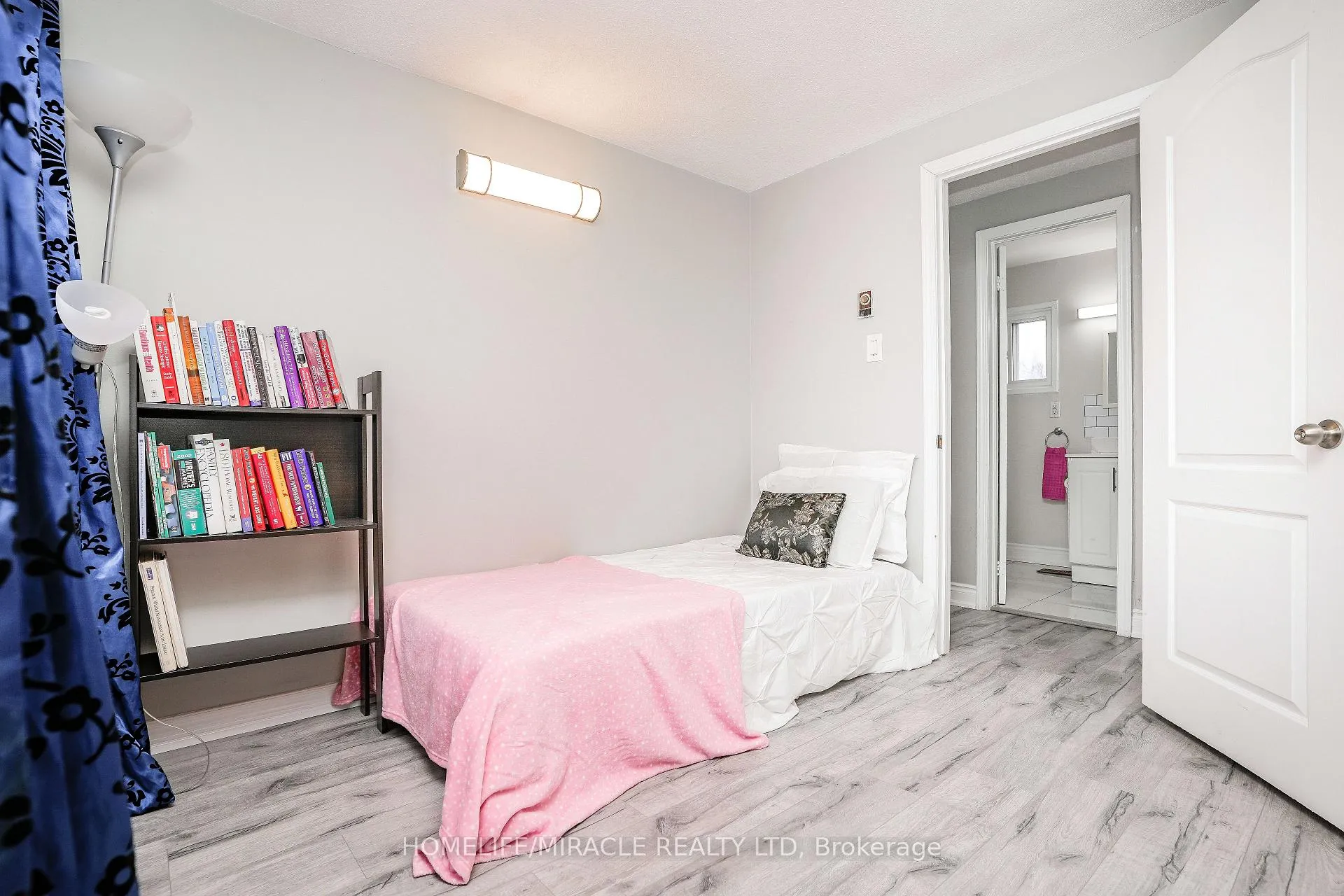 Photo 14 of 15 Heatherside Court, Brampton, Central Park — HOMEH