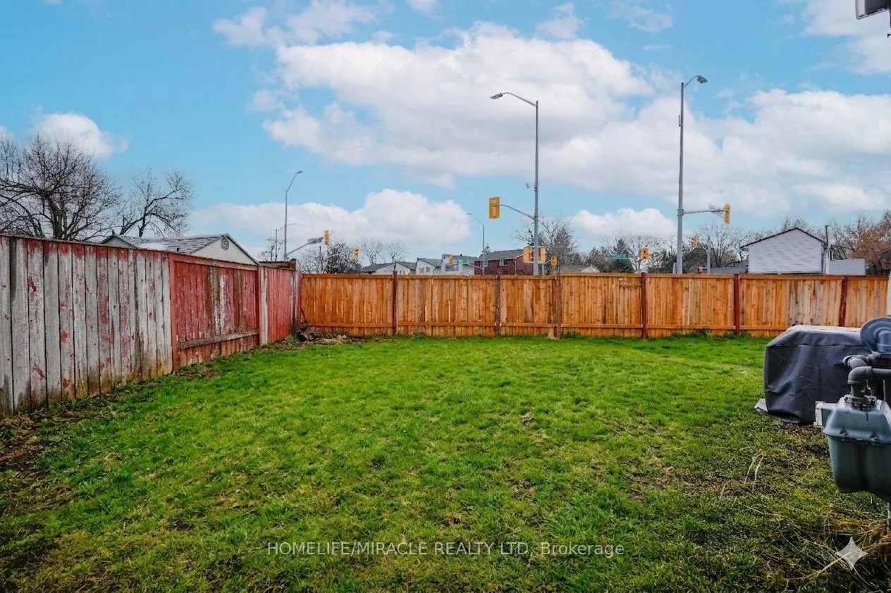 Photo 26 of 15 Heatherside Court, Brampton, Central Park — HOMEH