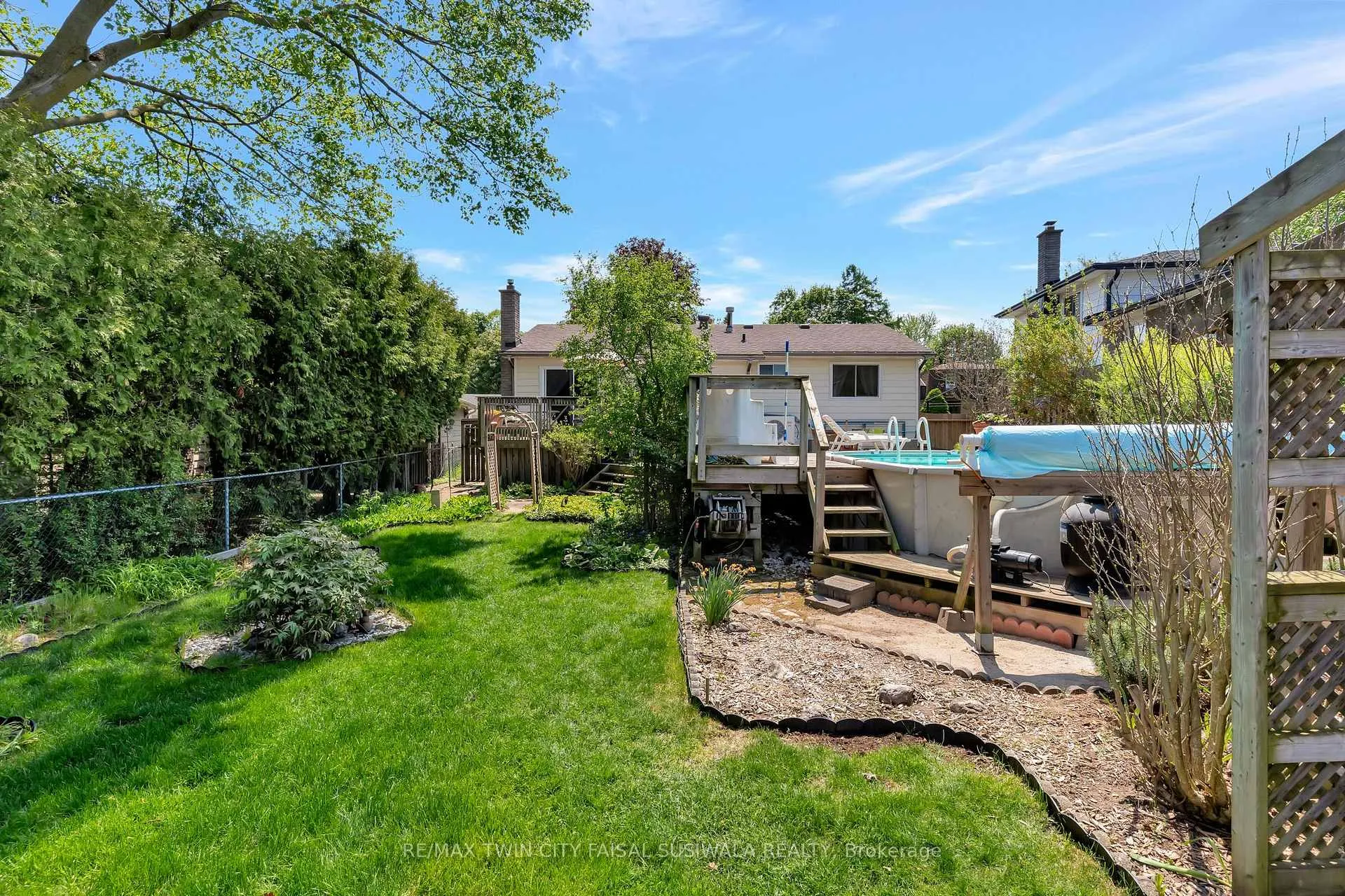 Photo 4 of 224 Erindale Crescent, Cambridge — HOMEH