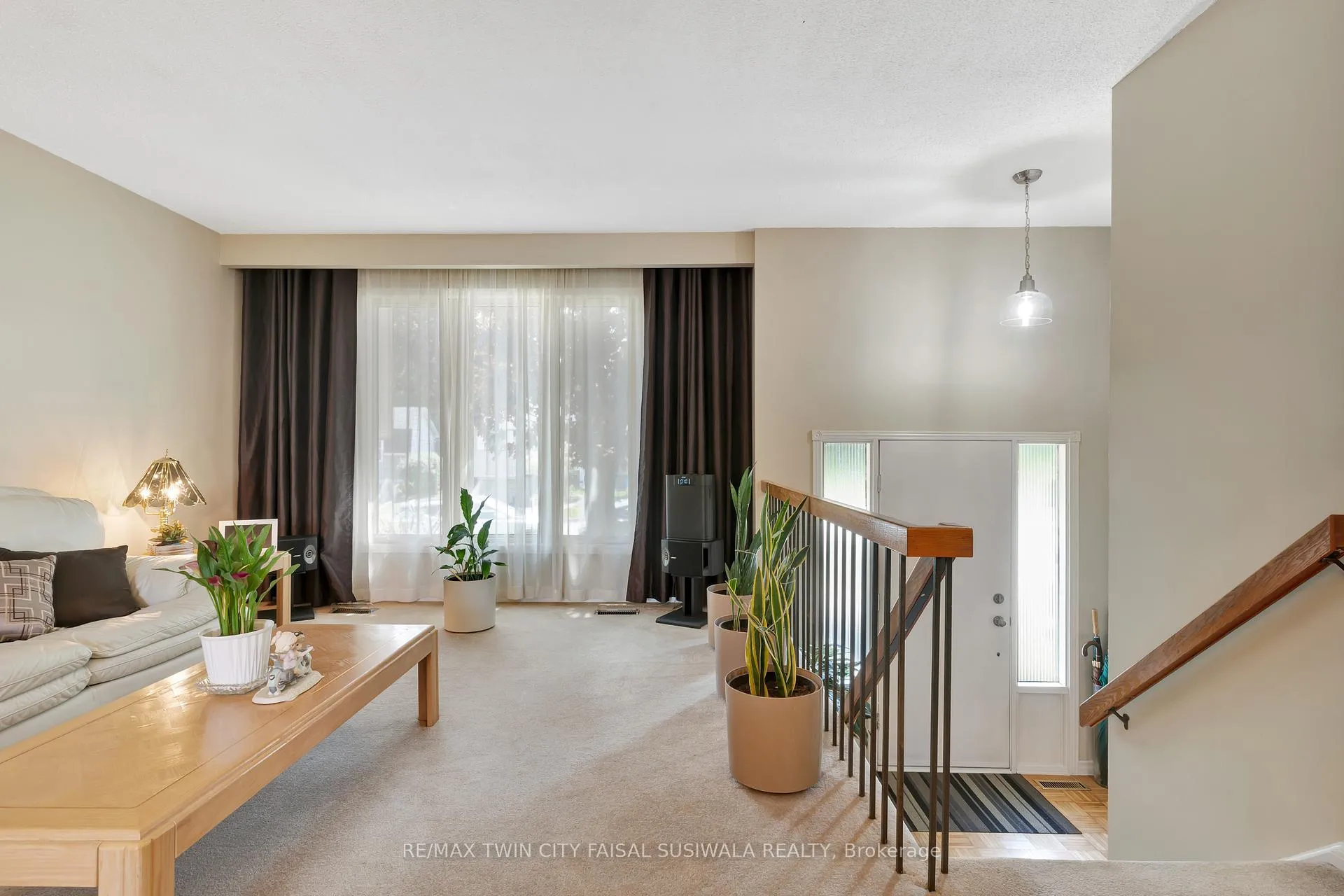 Photo 10 of 224 Erindale Crescent, Cambridge — HOMEH