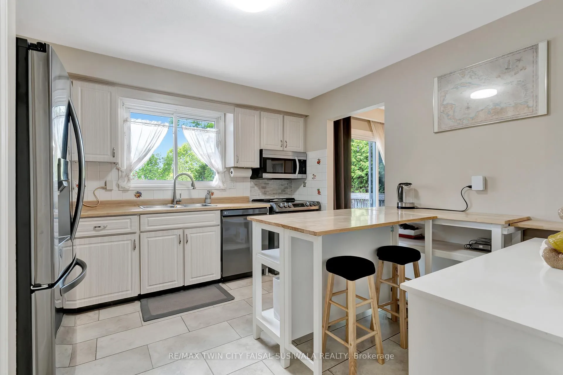 Photo 17 of 224 Erindale Crescent, Cambridge — HOMEH
