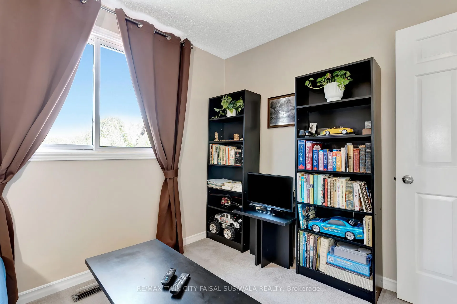 Photo 22 of 224 Erindale Crescent, Cambridge — HOMEH