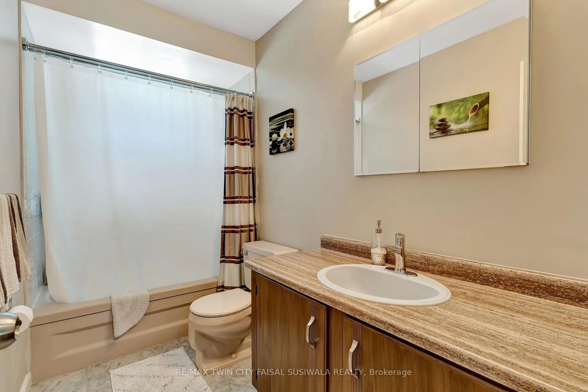 Photo 24 of 224 Erindale Crescent, Cambridge — HOMEH