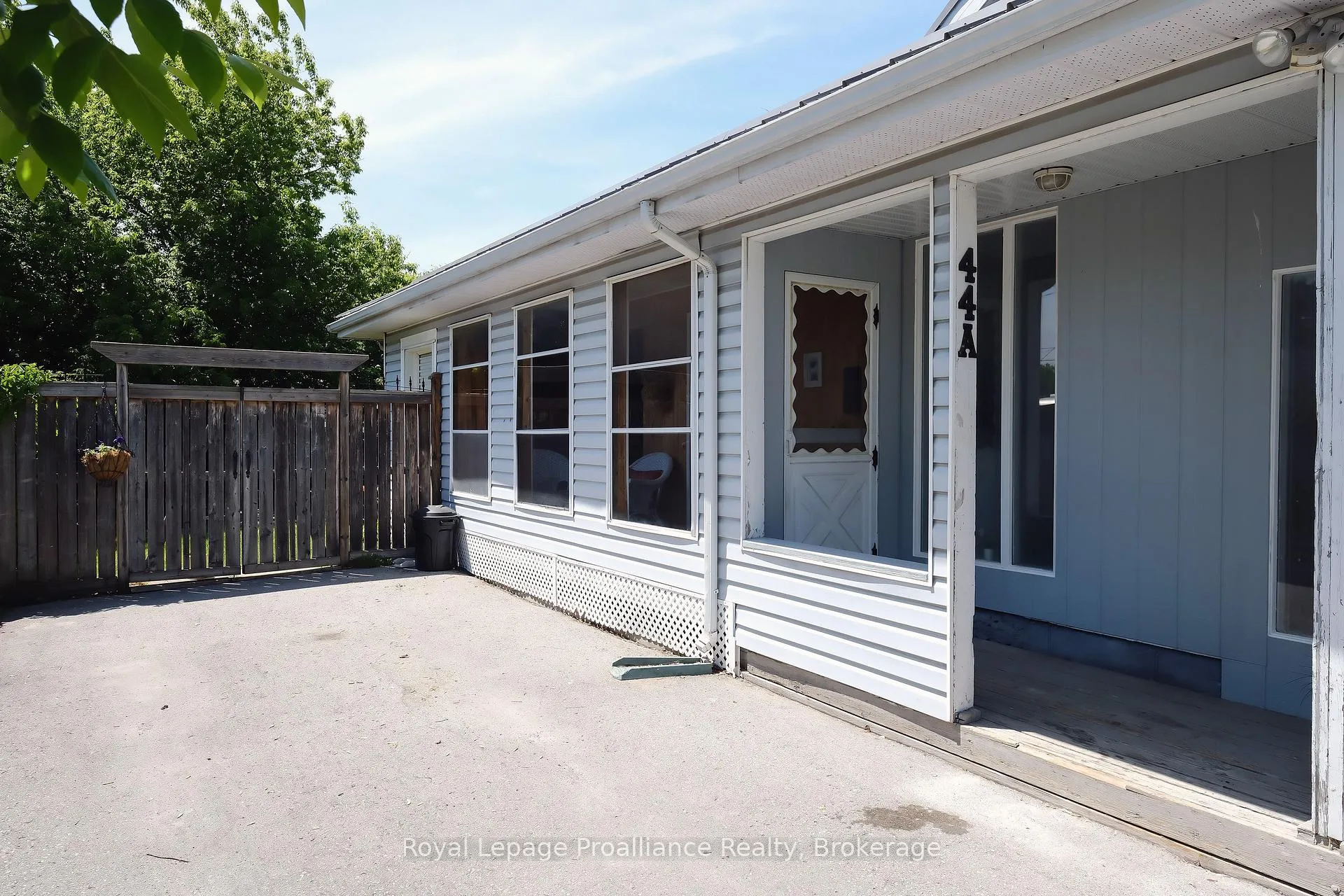 Photo 3 of 44 Ponton Street, Belleville, Belleville Ward — HOMEH