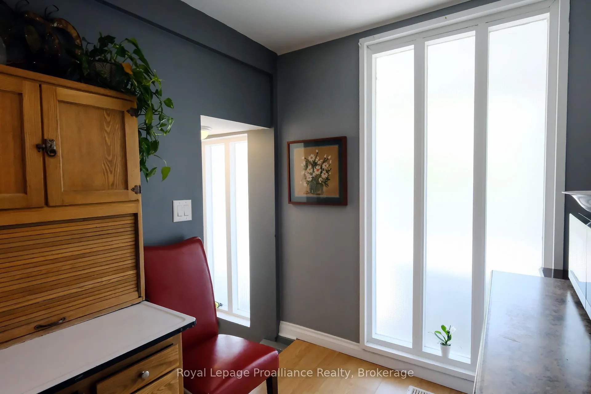 Photo 14 of 44 Ponton Street, Belleville, Belleville Ward — HOMEH