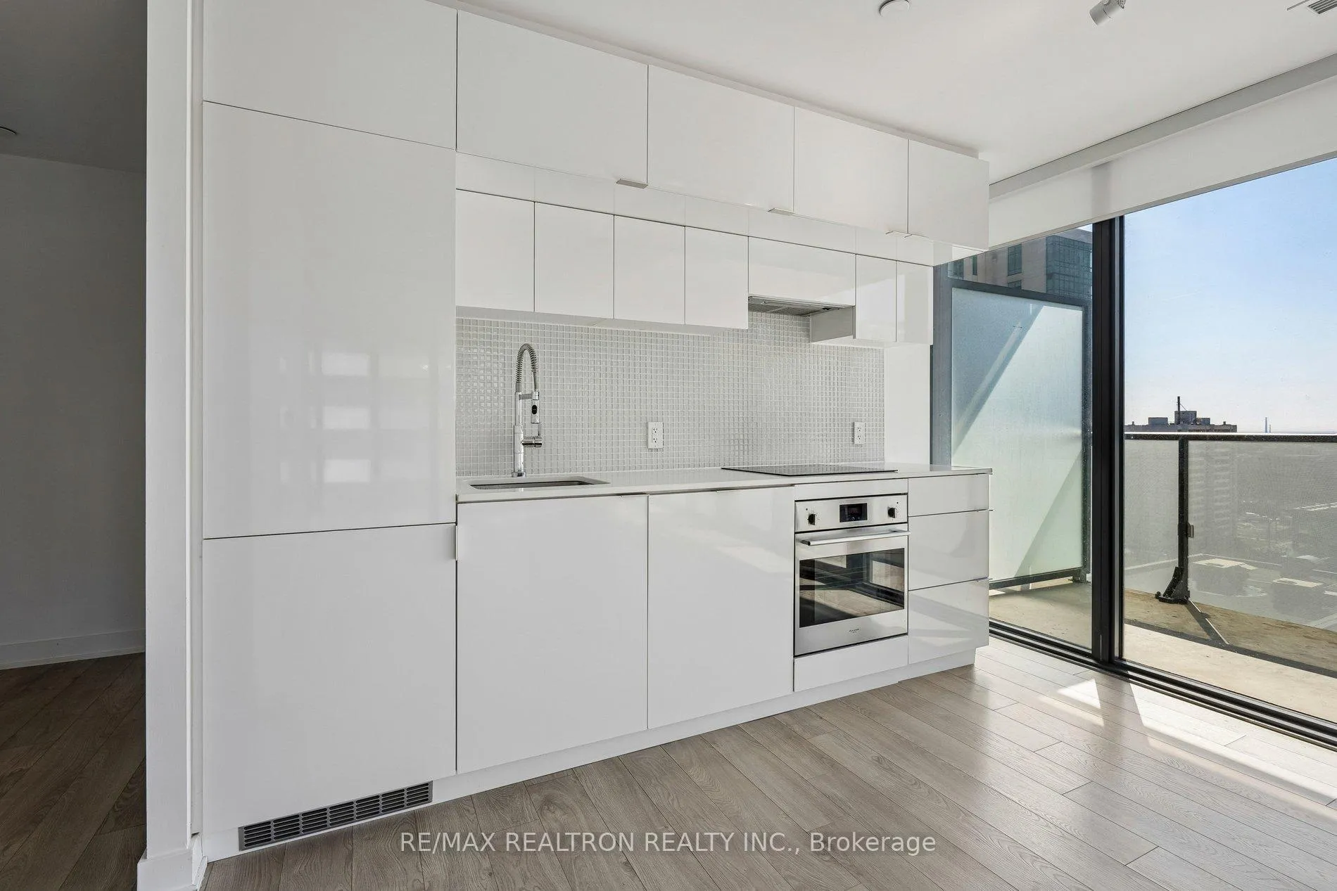 Photo 5 of Unit 1212, 185 Roehampton Avenue, Toronto, Mount Pleasant West — HOMEH