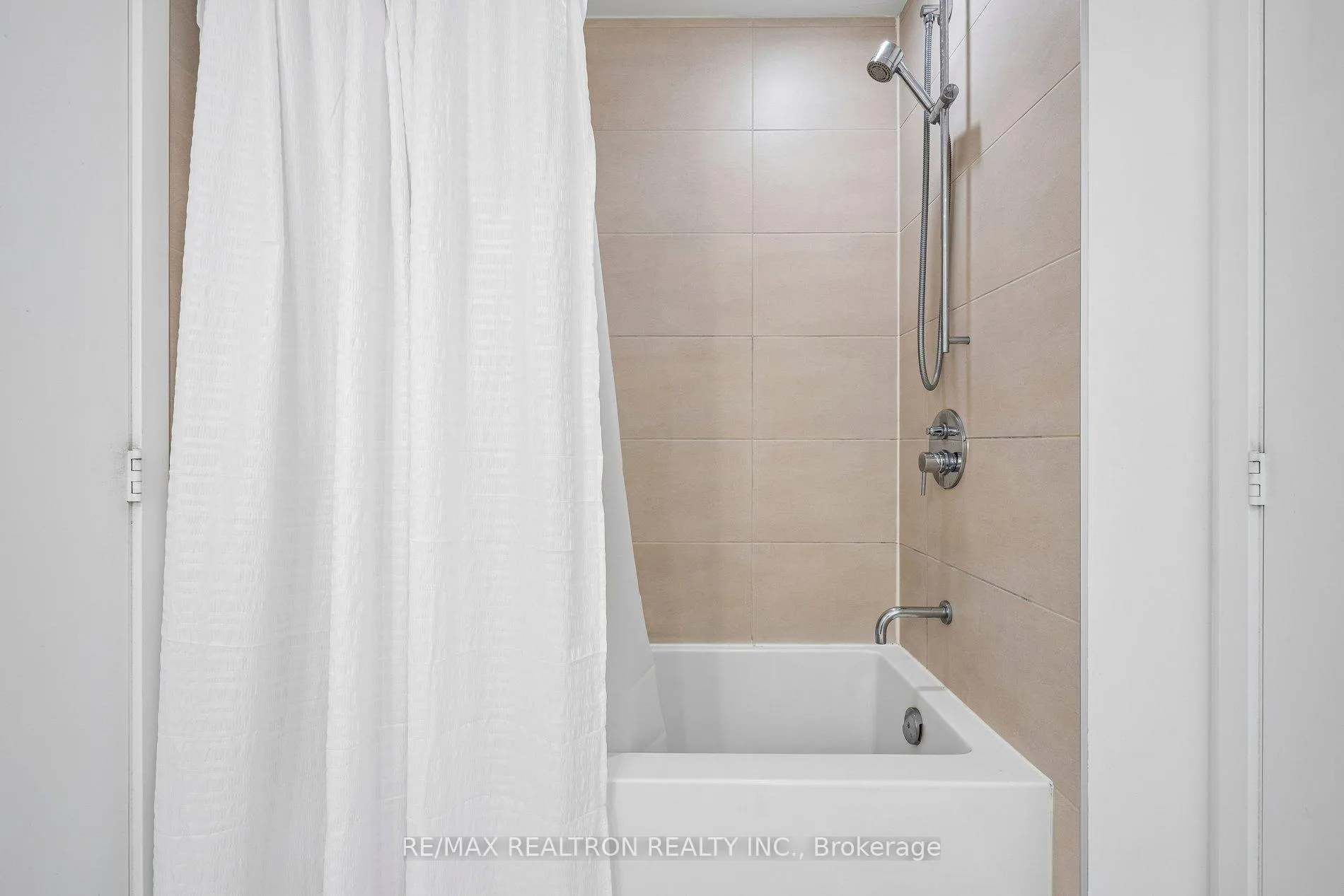 Photo 15 of Unit 1212, 185 Roehampton Avenue, Toronto, Mount Pleasant West — HOMEH