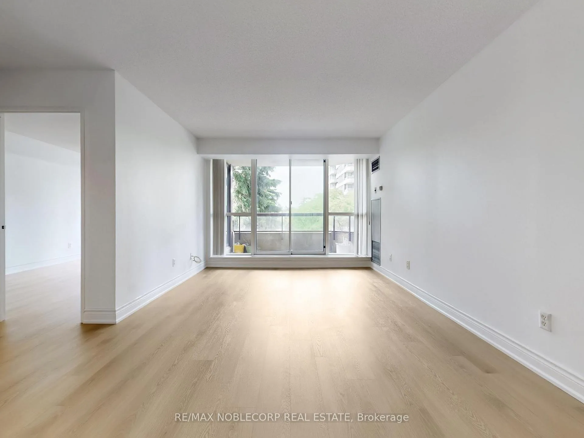 Photo 8 of Unit 312, 91 Townsgate Drive, Vaughan, Crestwood-Springfarm-Yorkhill — HOMEH