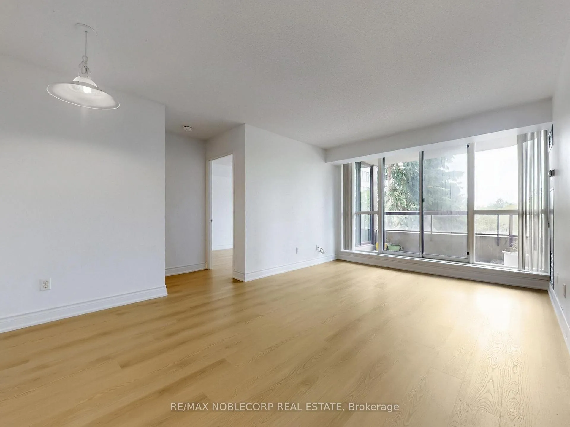 Photo 9 of Unit 312, 91 Townsgate Drive, Vaughan, Crestwood-Springfarm-Yorkhill — HOMEH