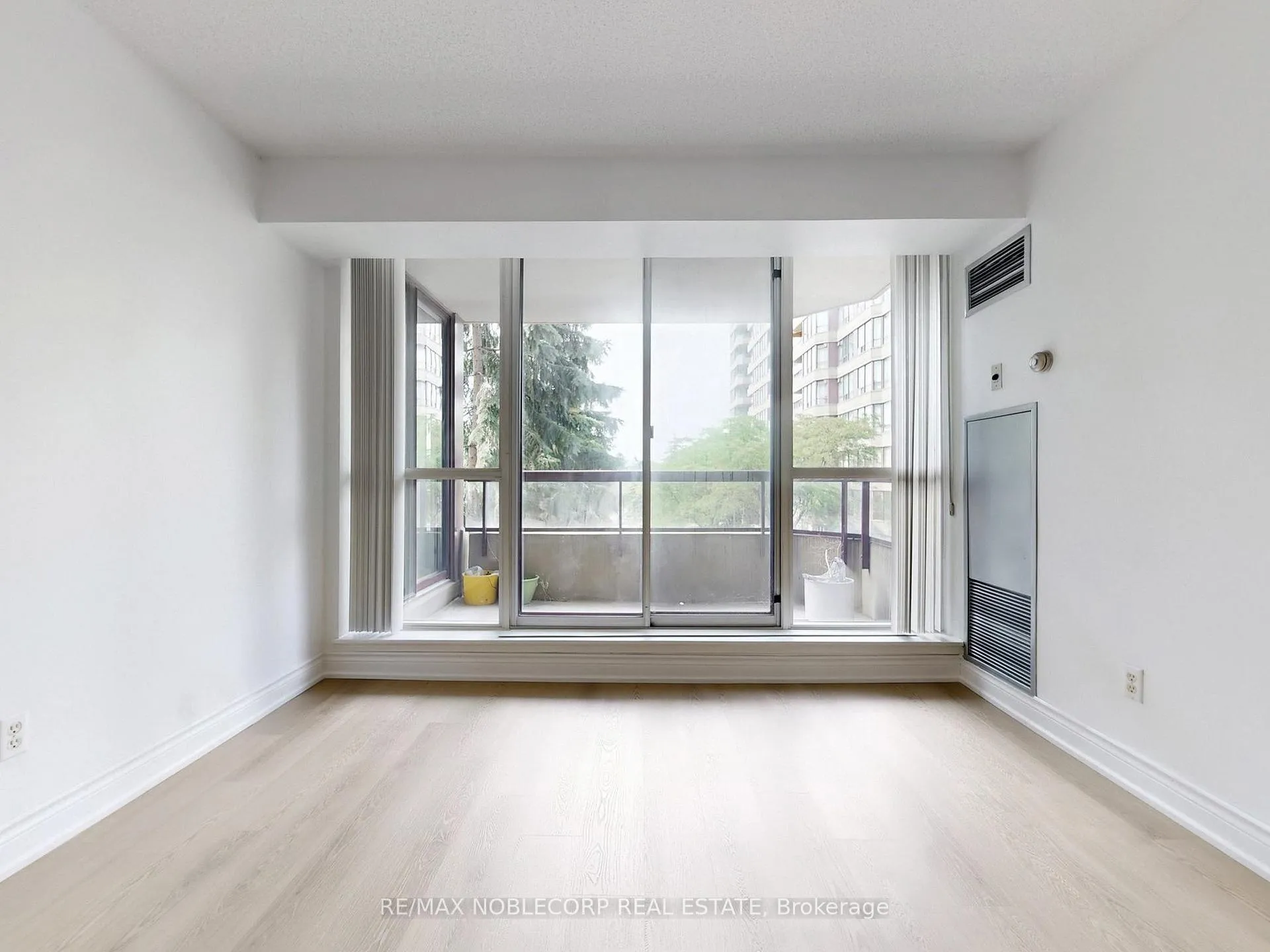 Photo 11 of Unit 312, 91 Townsgate Drive, Vaughan, Crestwood-Springfarm-Yorkhill — HOMEH
