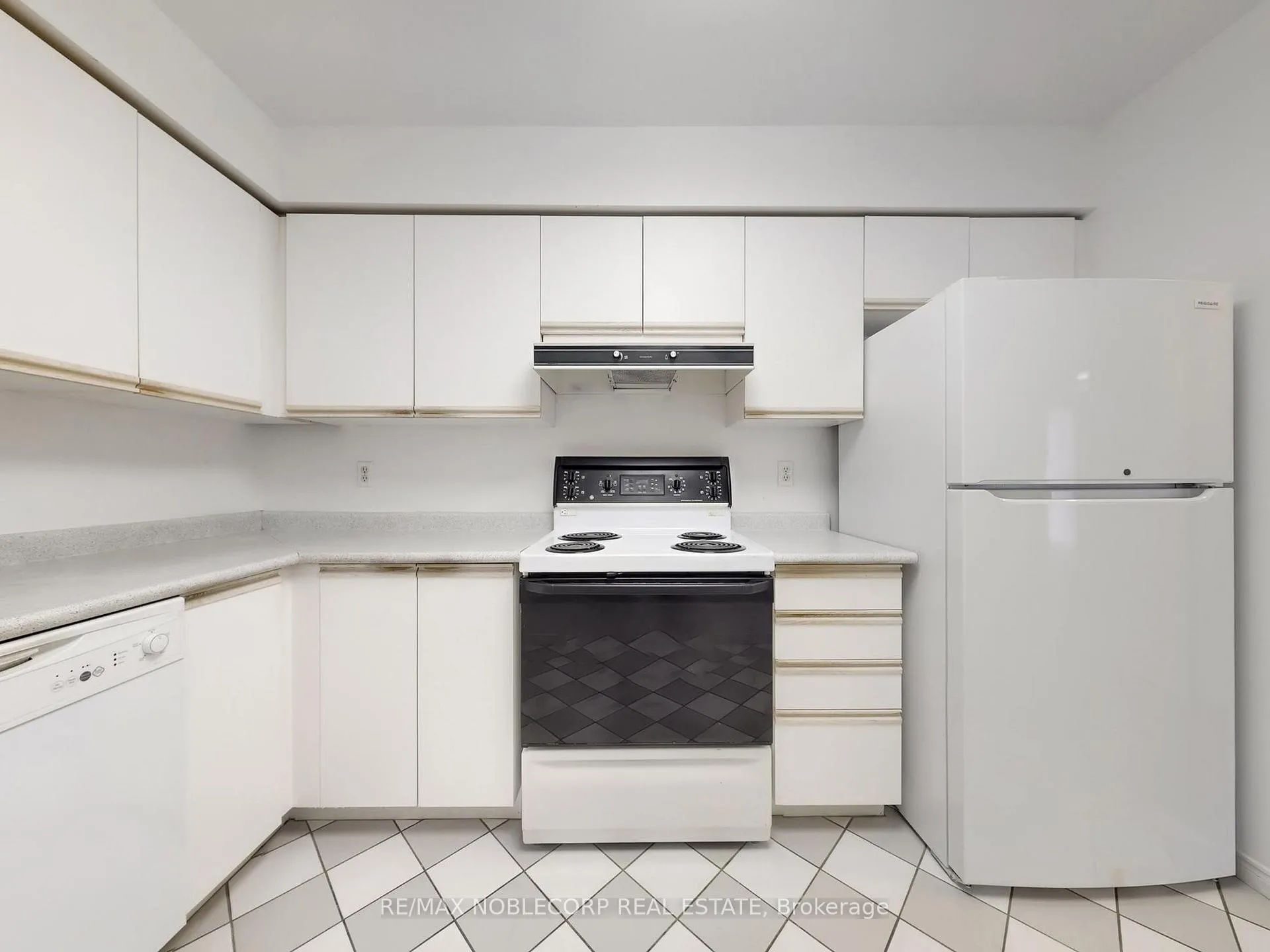 Photo 14 of Unit 312, 91 Townsgate Drive, Vaughan, Crestwood-Springfarm-Yorkhill — HOMEH