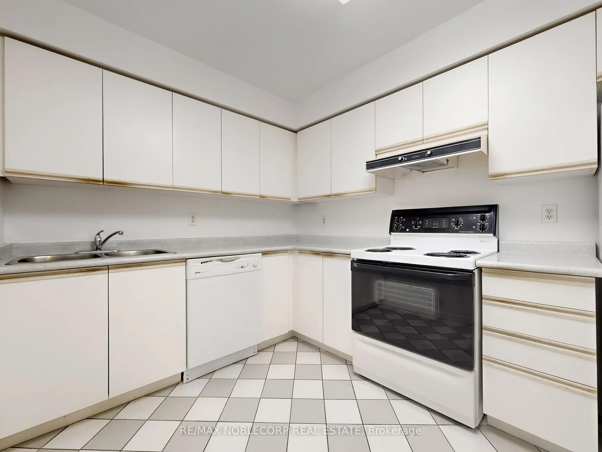 Photo 16 of Unit 312, 91 Townsgate Drive, Vaughan, Crestwood-Springfarm-Yorkhill — HOMEH