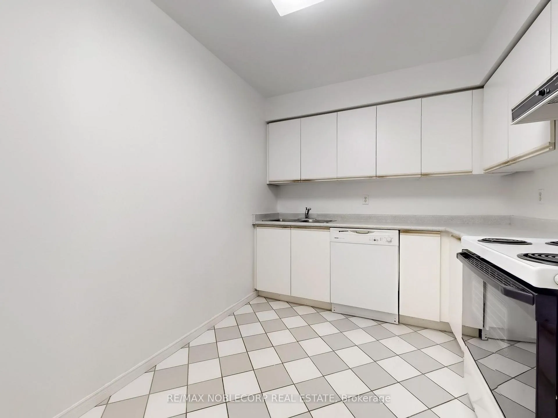 Photo 17 of Unit 312, 91 Townsgate Drive, Vaughan, Crestwood-Springfarm-Yorkhill — HOMEH