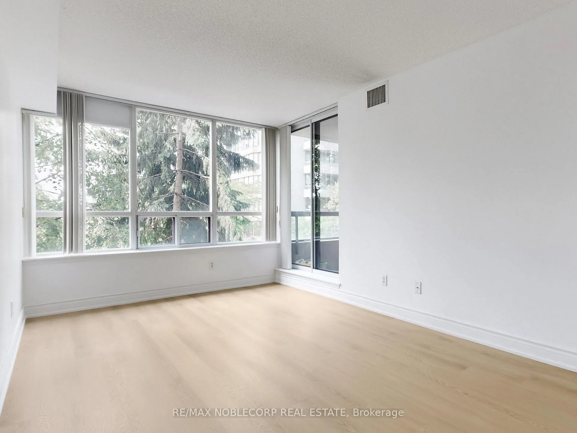 Photo 19 of Unit 312, 91 Townsgate Drive, Vaughan, Crestwood-Springfarm-Yorkhill — HOMEH