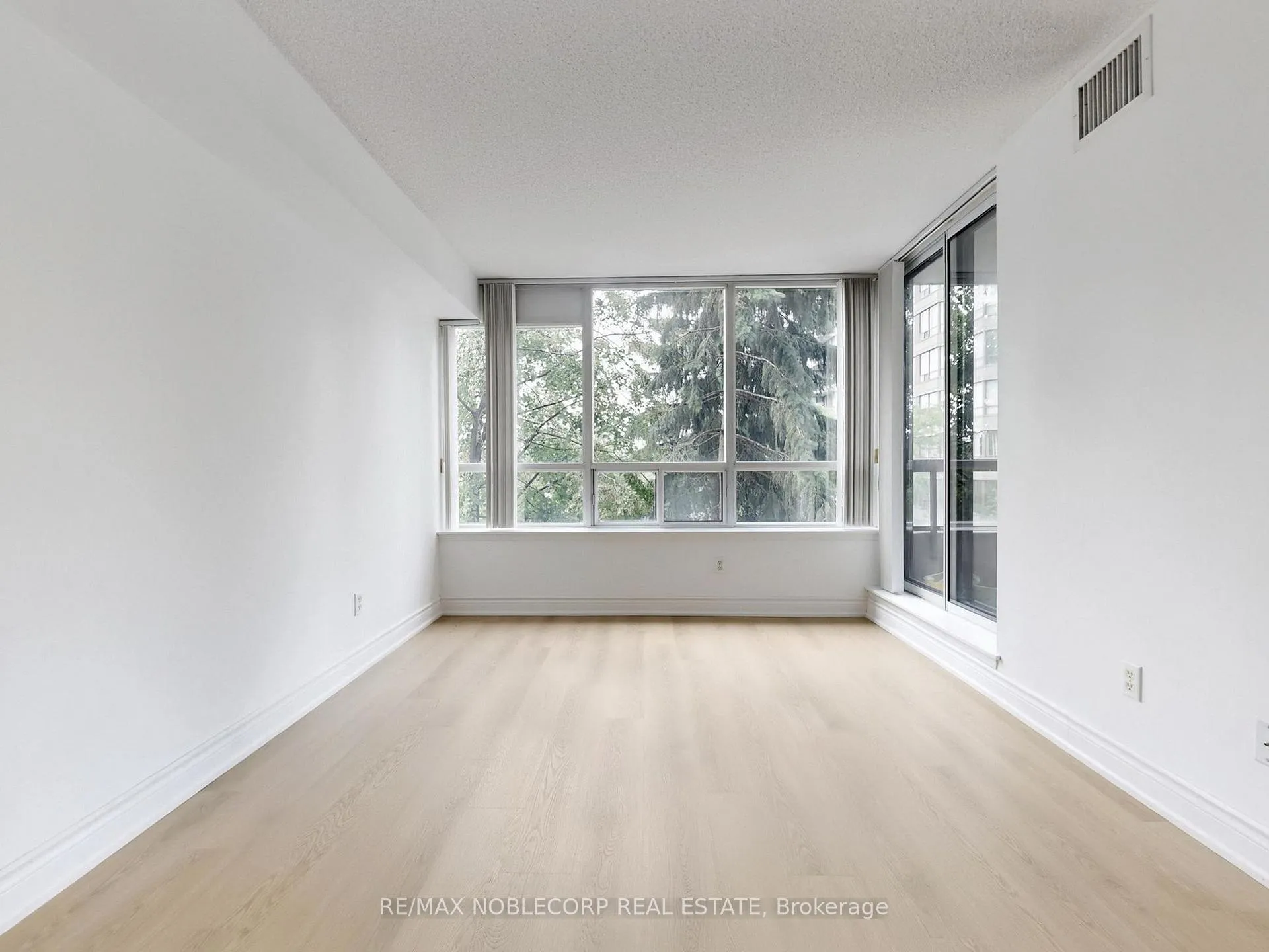 Photo 20 of Unit 312, 91 Townsgate Drive, Vaughan, Crestwood-Springfarm-Yorkhill — HOMEH