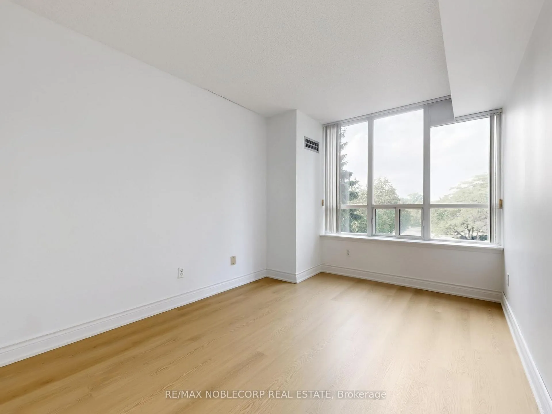 Photo 23 of Unit 312, 91 Townsgate Drive, Vaughan, Crestwood-Springfarm-Yorkhill — HOMEH