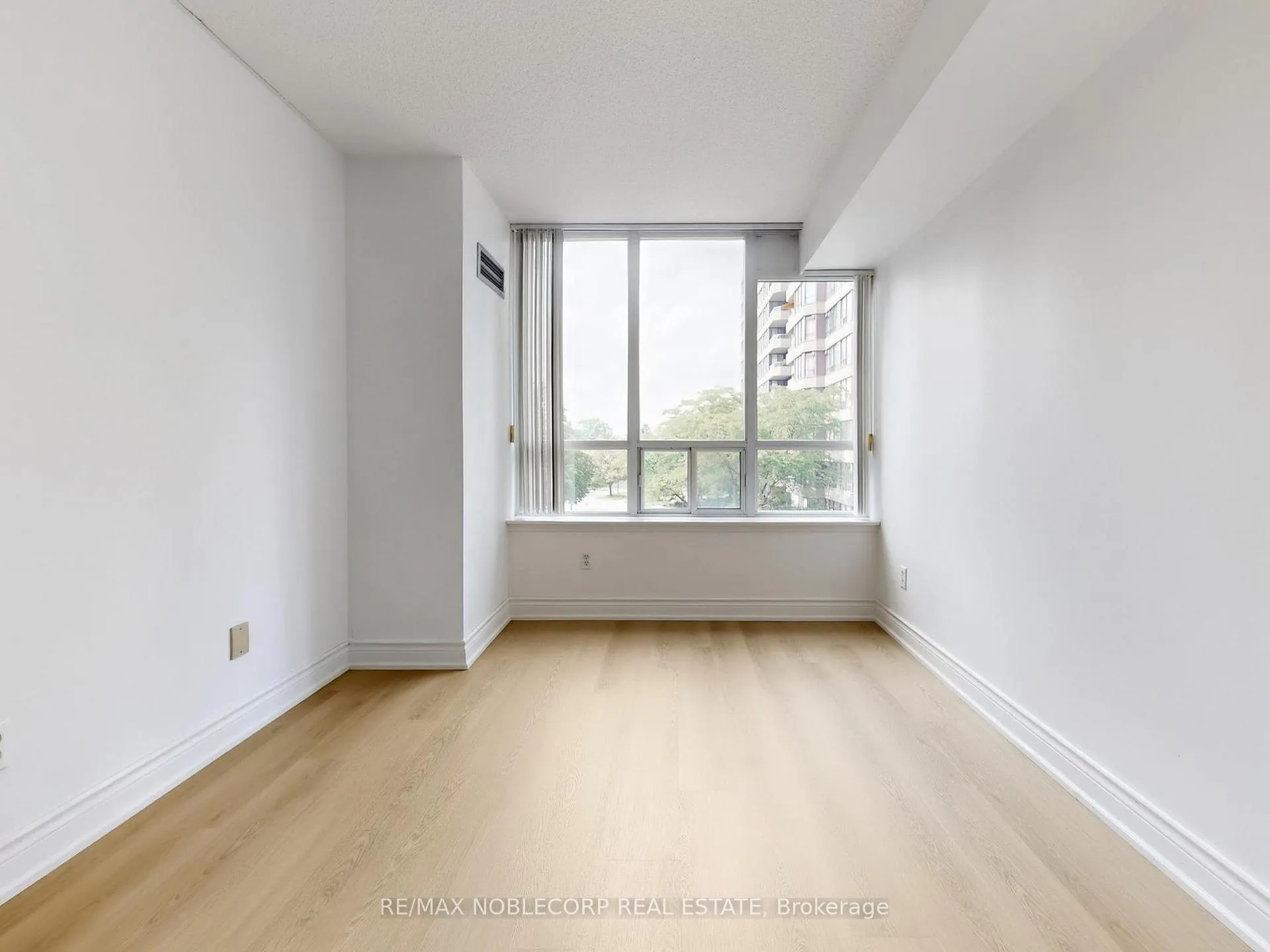 Photo 24 of Unit 312, 91 Townsgate Drive, Vaughan, Crestwood-Springfarm-Yorkhill — HOMEH