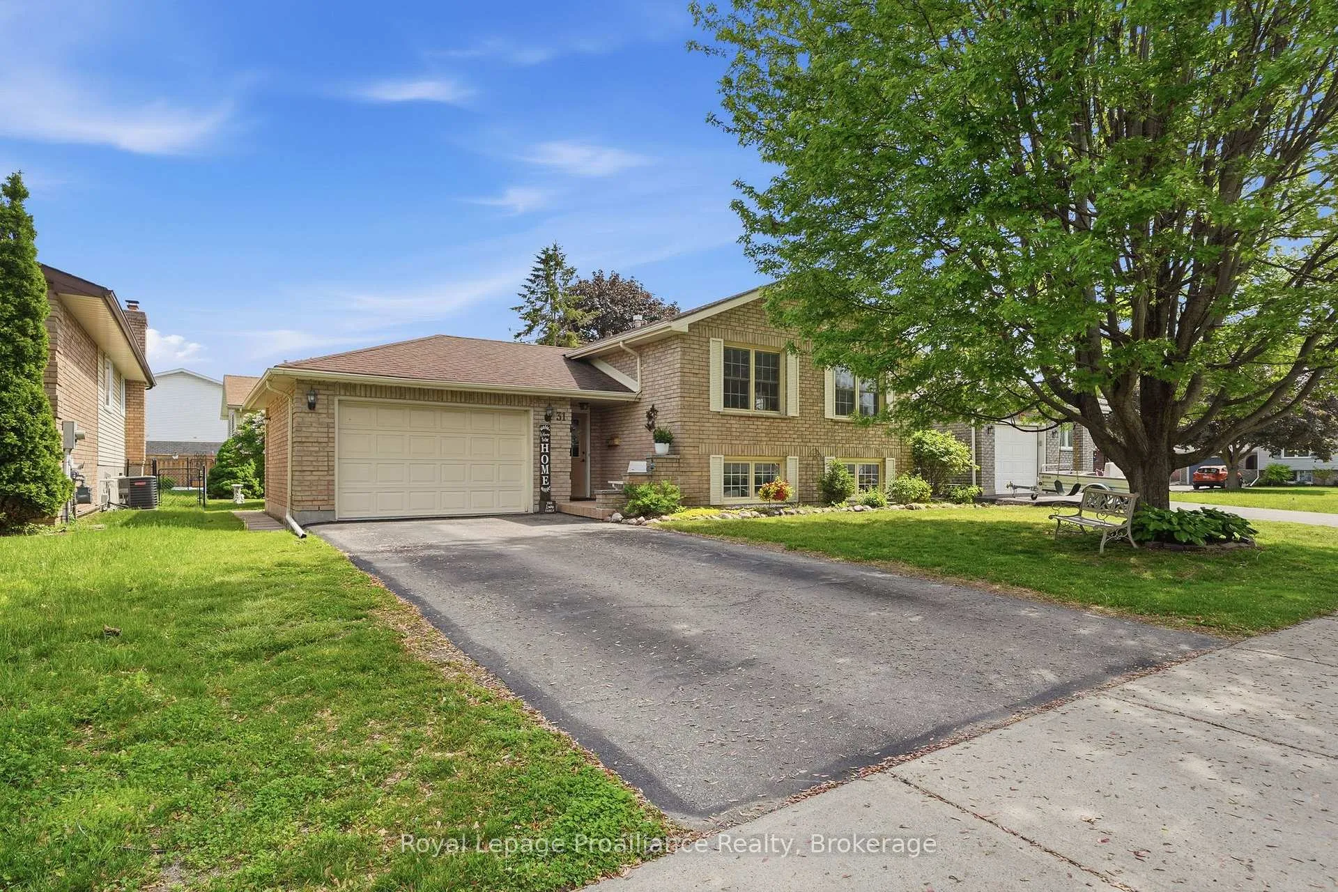 Photo 1 of 31 Springbrook Crescent, Belleville, Belleville Ward — HOMEH